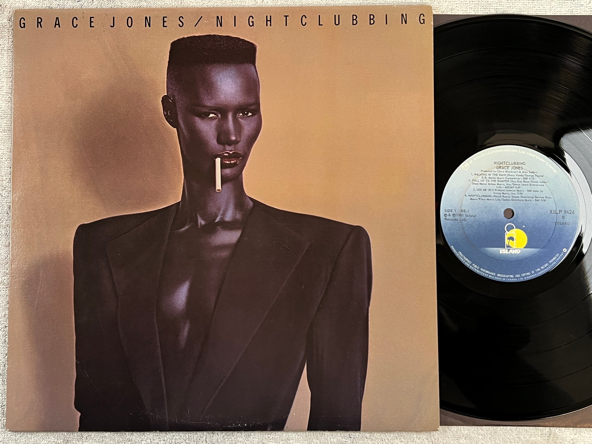 Omslagsbild för skivan GRACE JONES nightclubbing LP -81 Can ISLAND XILP 9624