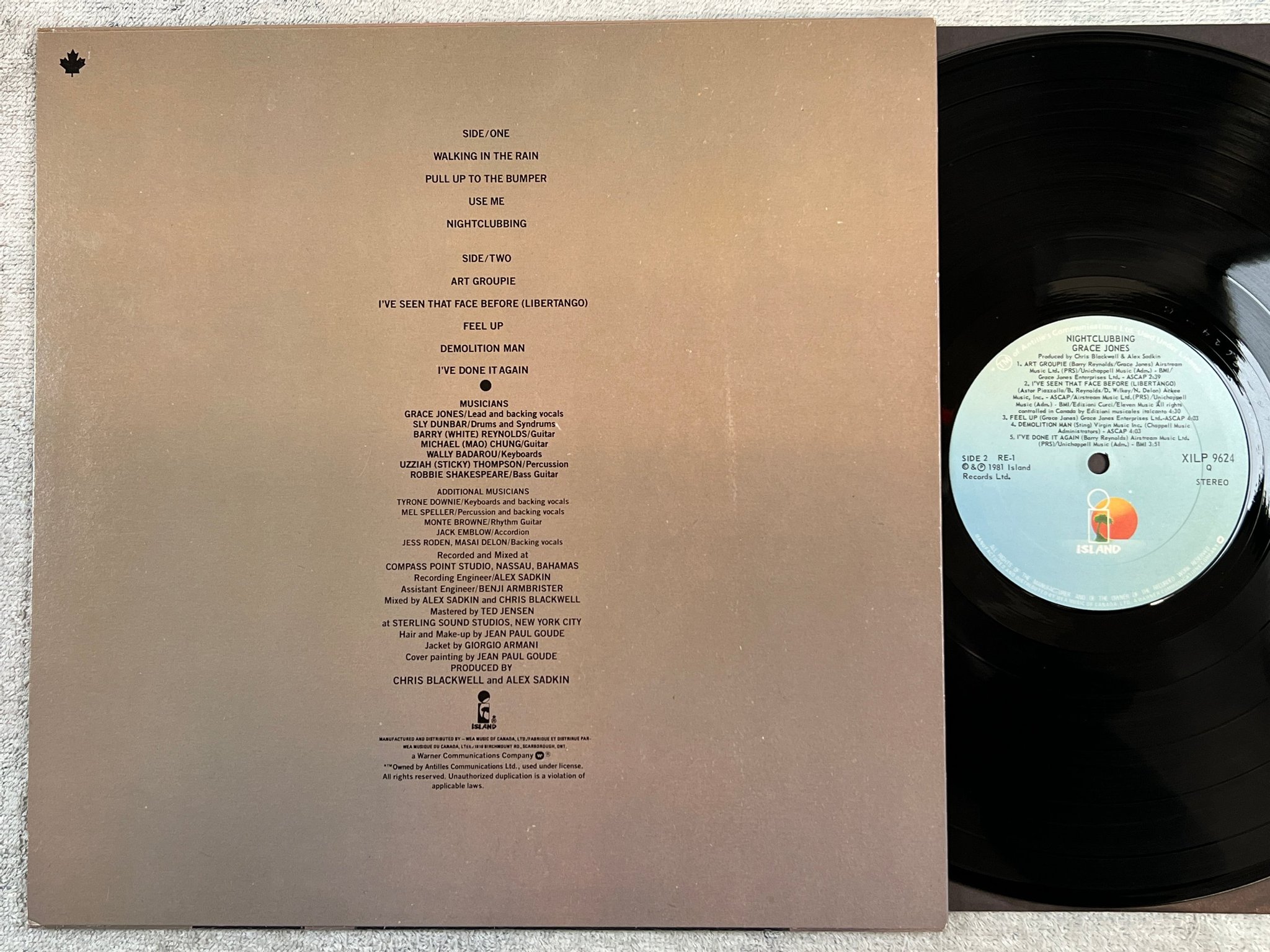 Omslagsbild för skivan GRACE JONES nightclubbing LP -81 Can ISLAND XILP 9624