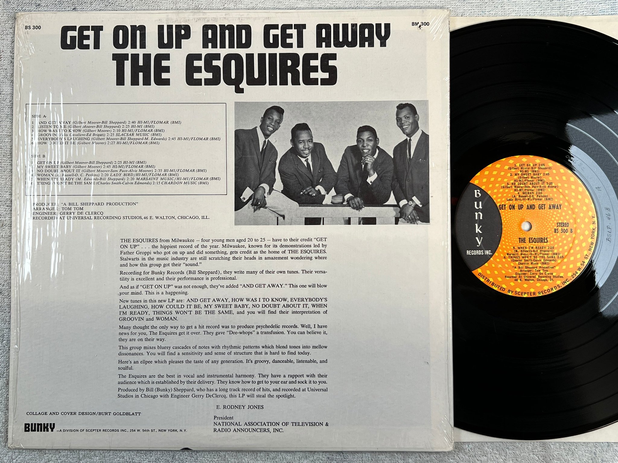 Omslagsbild för skivan THE ESQUIRES get on up and get away LP -67 US BUNKY BS 300