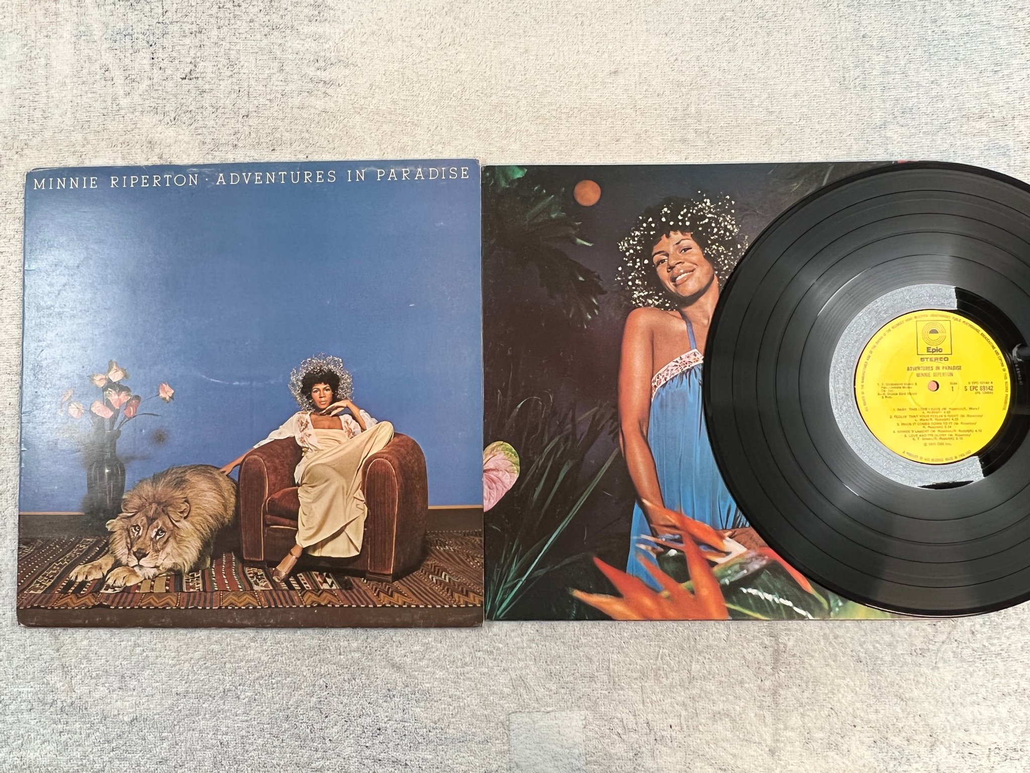 Omslagsbild för skivan MINNIE RIPERTON adventurers in paradise LP -75 UK EPIC S EPC 69142