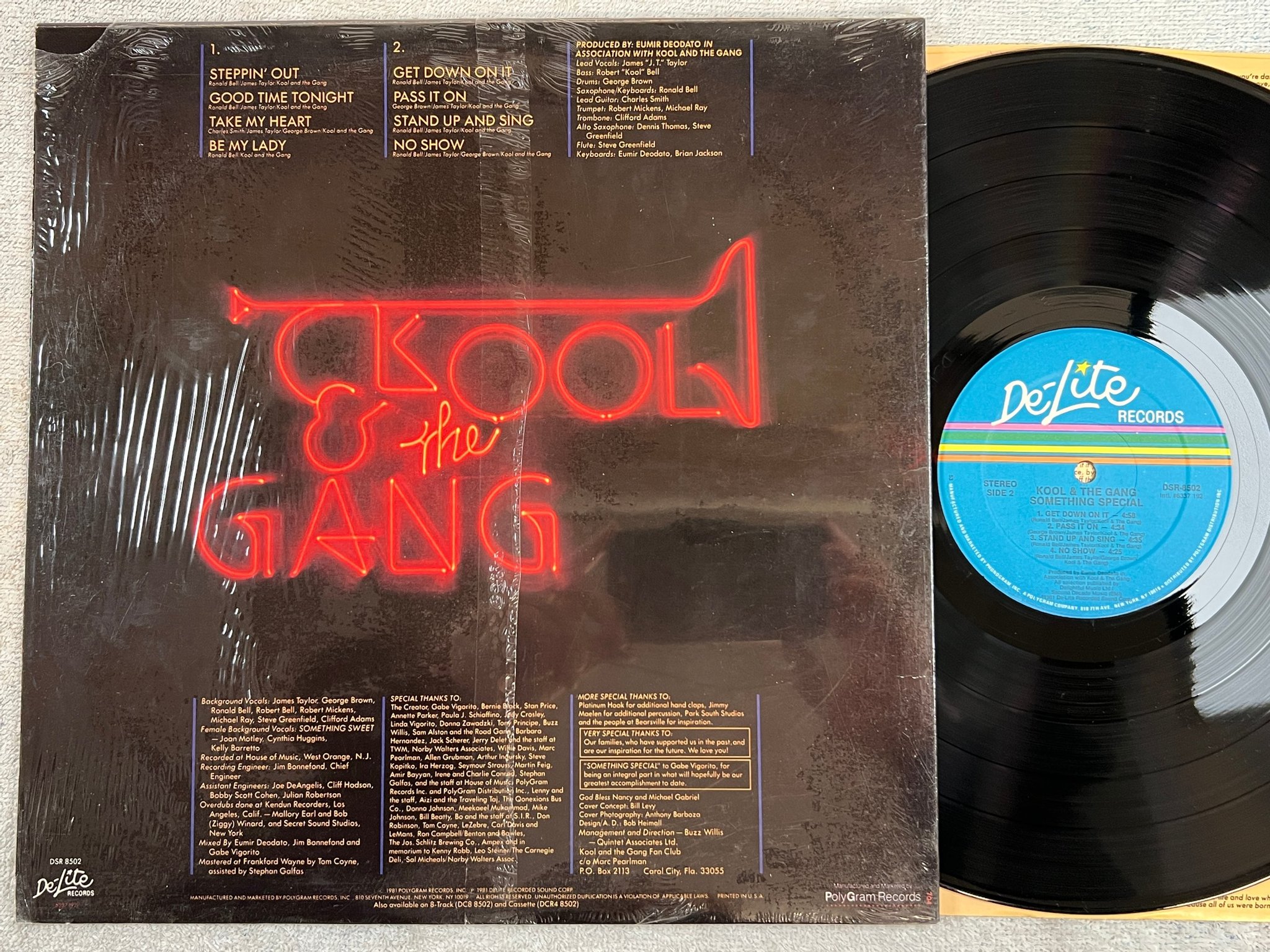 Omslagsbild för skivan KOOL & THE GANG something special LP -81 US DE-LITE DSR 8502