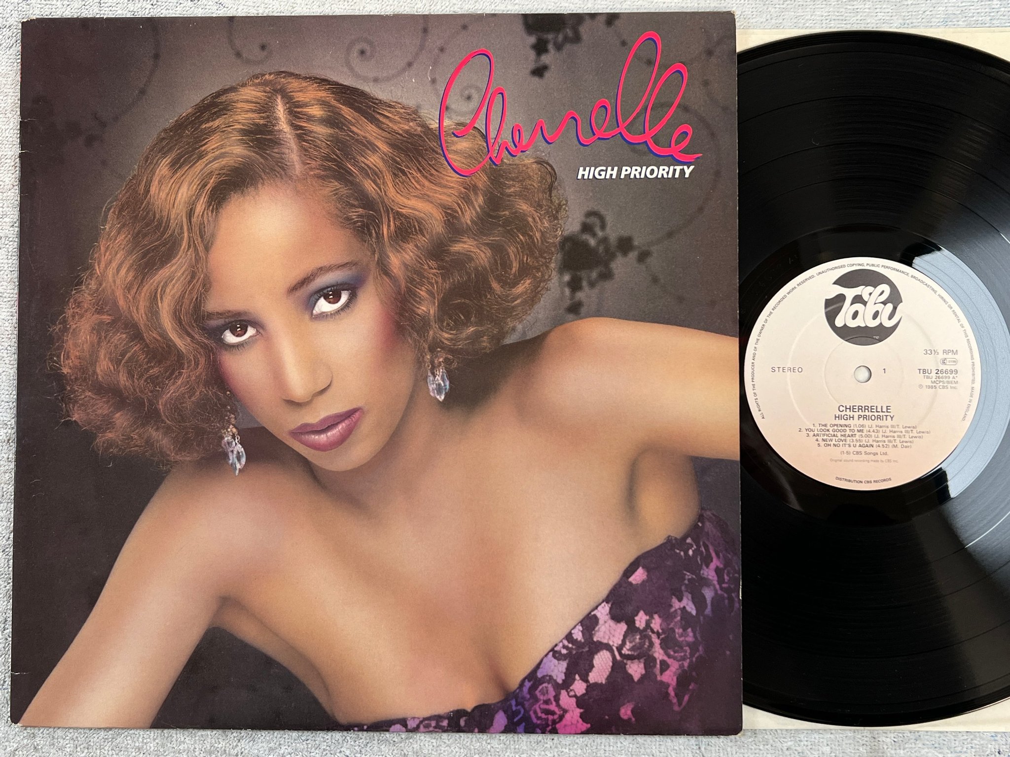 Omslagsbild för skivan CHERRELLE high priority LP -85 UK TABU TBU 26699 " saturday love " 