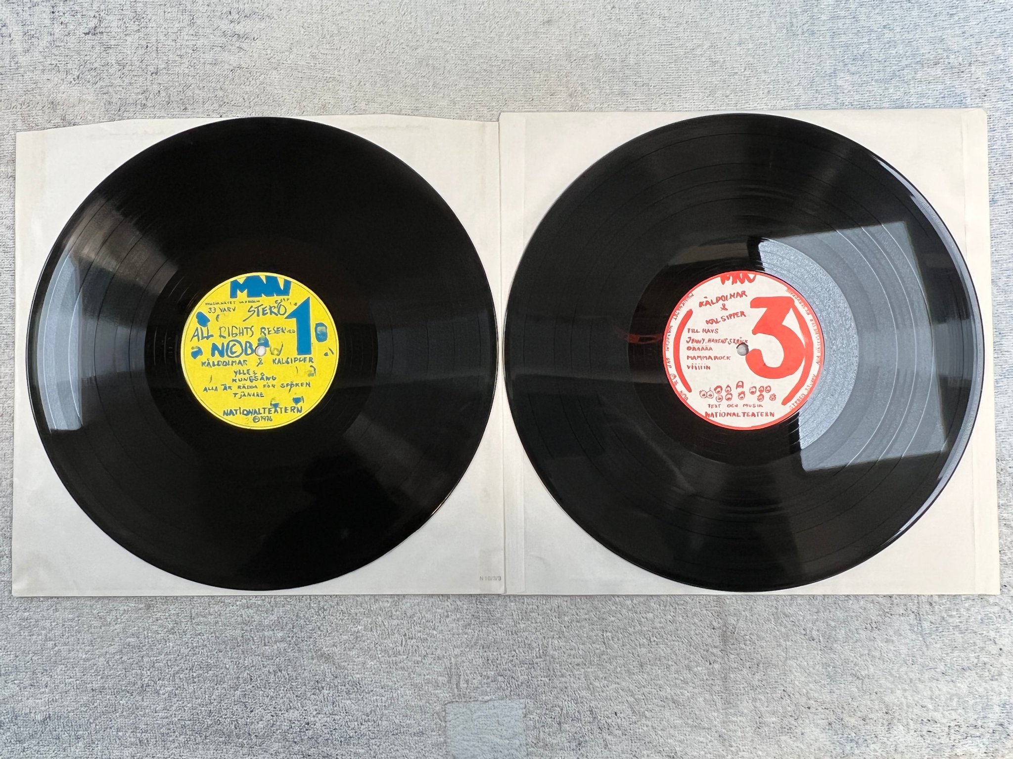 Omslagsbild för skivan NATIONALTEATERN kåldolmar & kalsipper 2xLP -76 MNW 28P