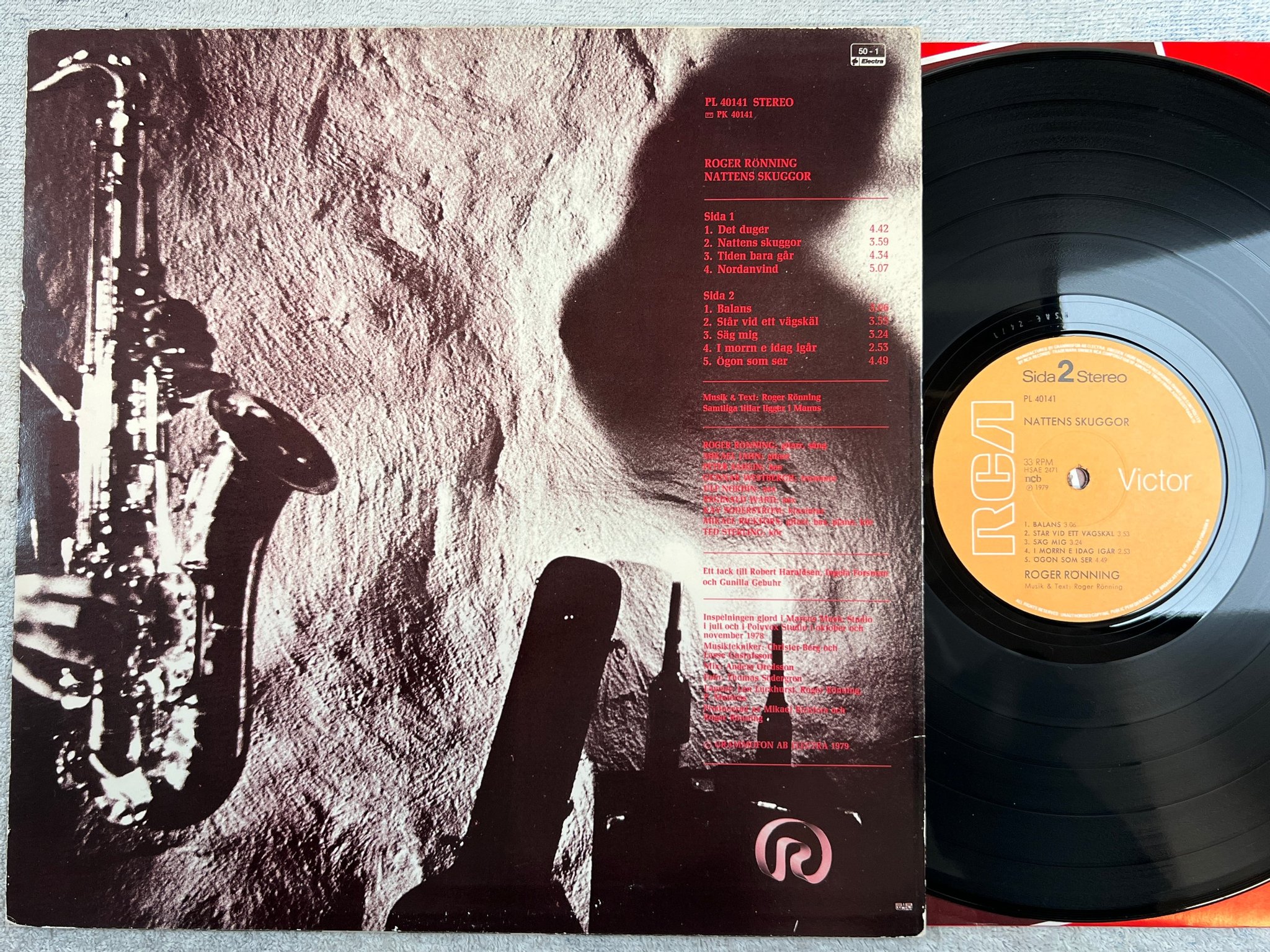Omslagsbild för skivan ROGER RÖNNING nattens skuggor LP -79 RCA PL 40141 ** tiden bara går **