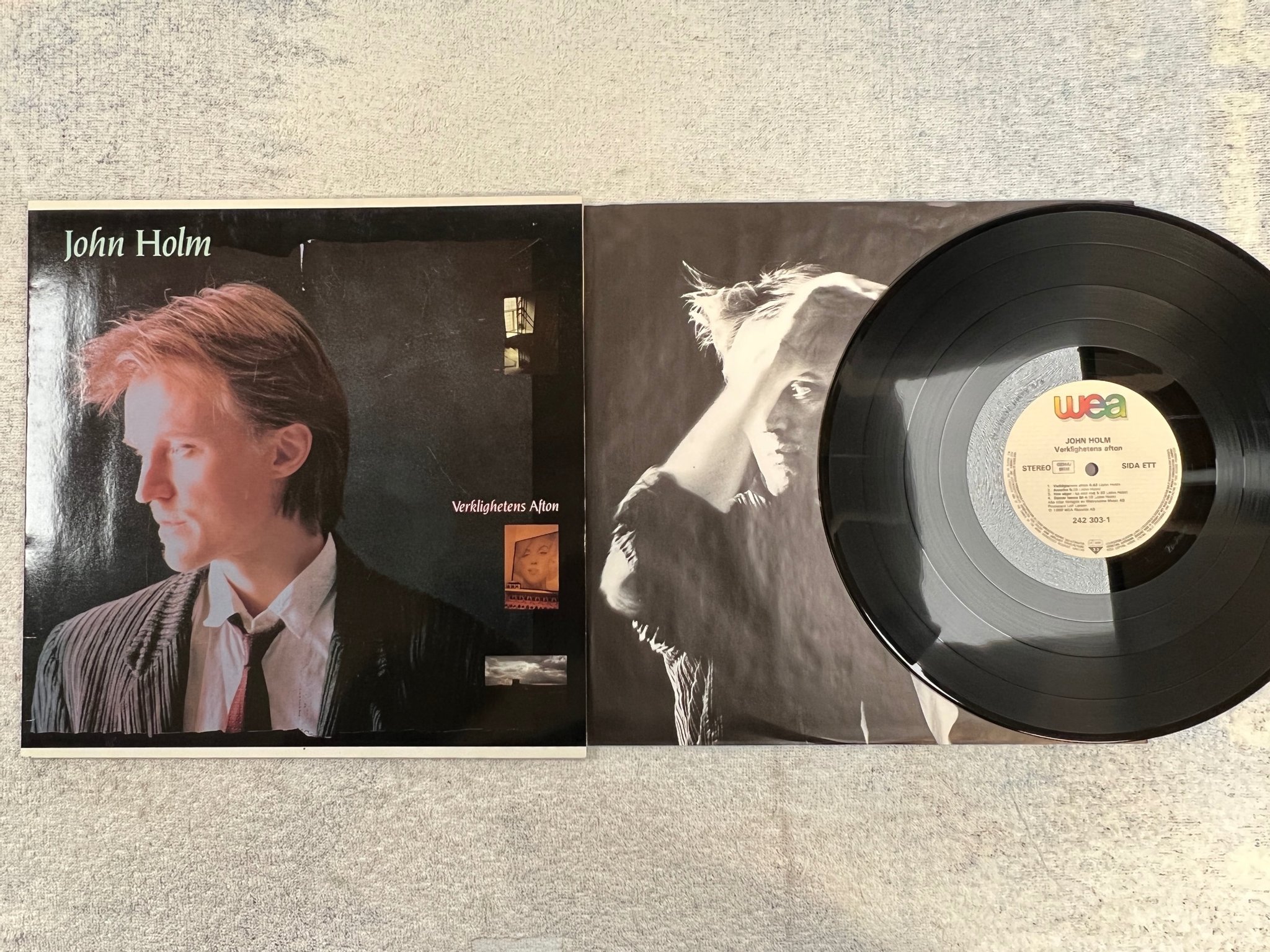 Omslagsbild för skivan JOHN HOLM verklighetens afton LP -88 Ger WEA 242303-1