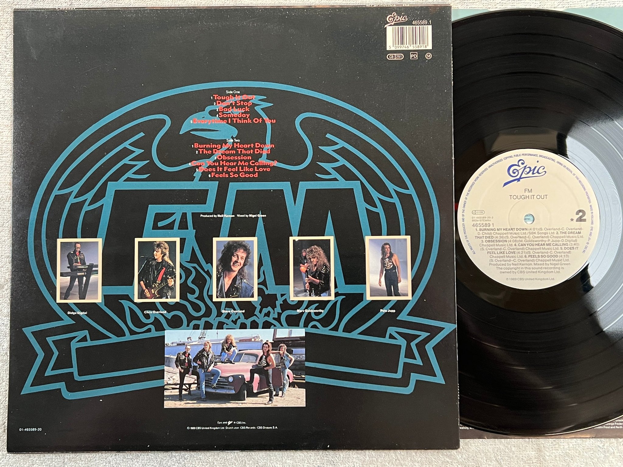 Omslagsbild för skivan FM Tough It Out LP -89 Hol EPIC 465589 1