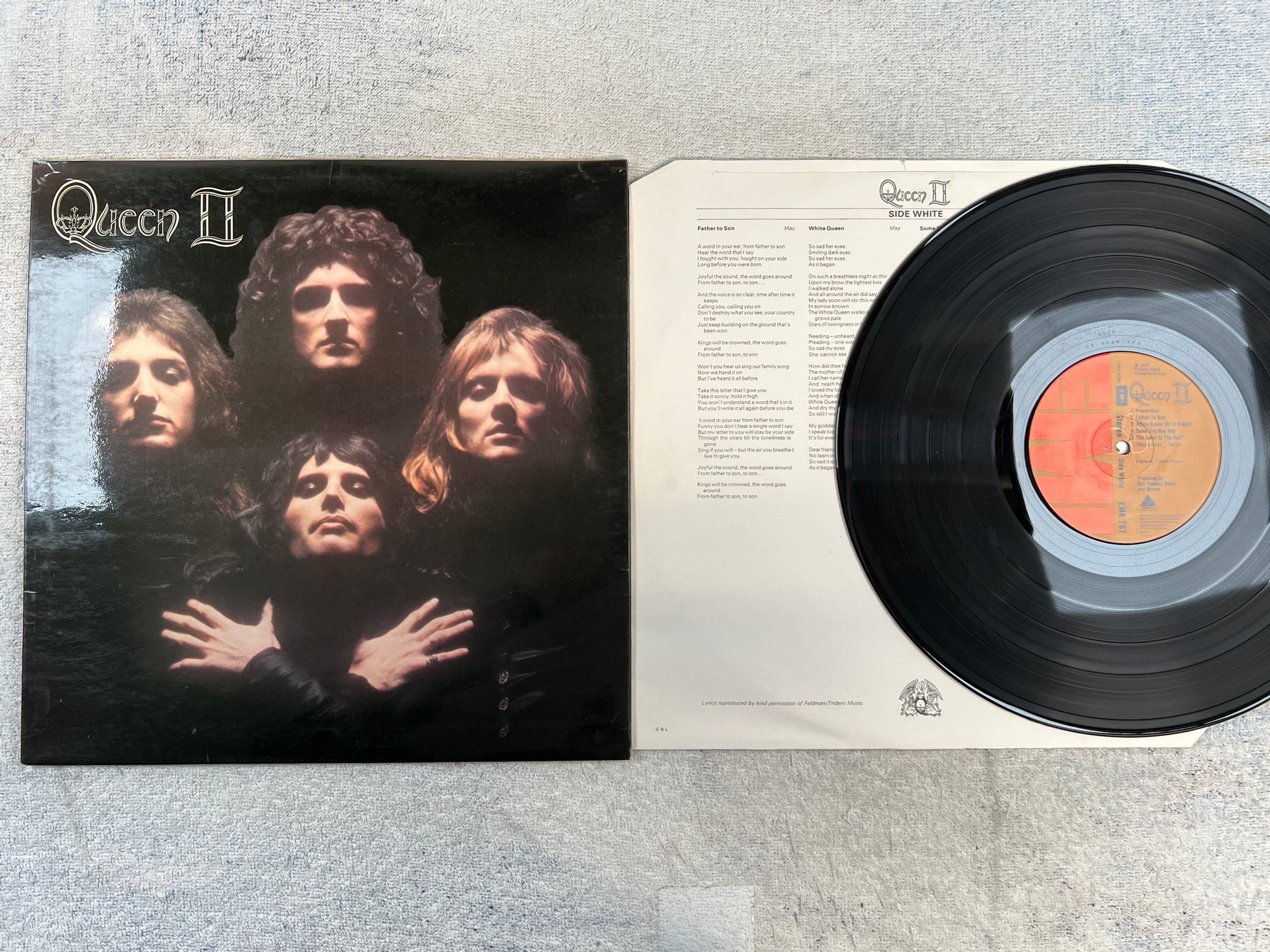 Omslagsbild för skivan QUEEN II LP -74 UK EMI EMA 767 