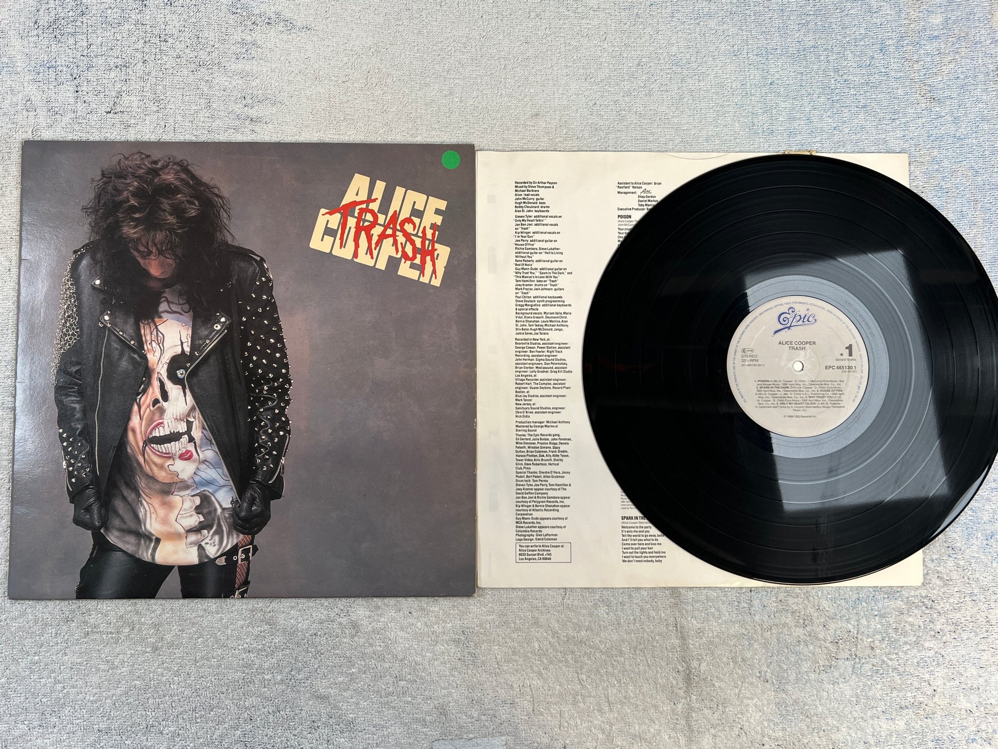 Omslagsbild för skivan ALICE COOPER trash LP -89 EPIC EPC 465130 1 