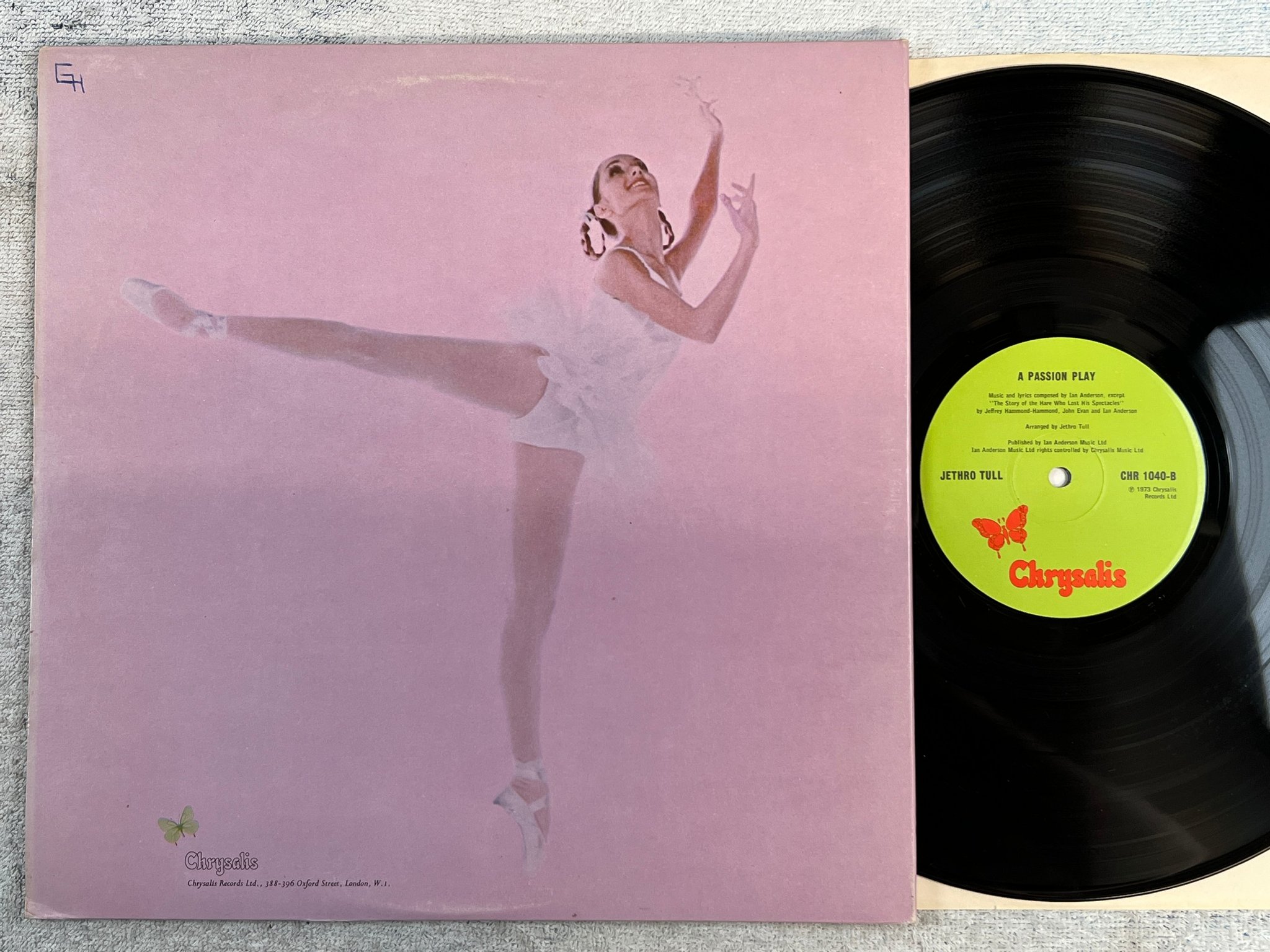 Omslagsbild för skivan JETHRO TULL a passion play LP -73  CHRYSALIS CHR 1040