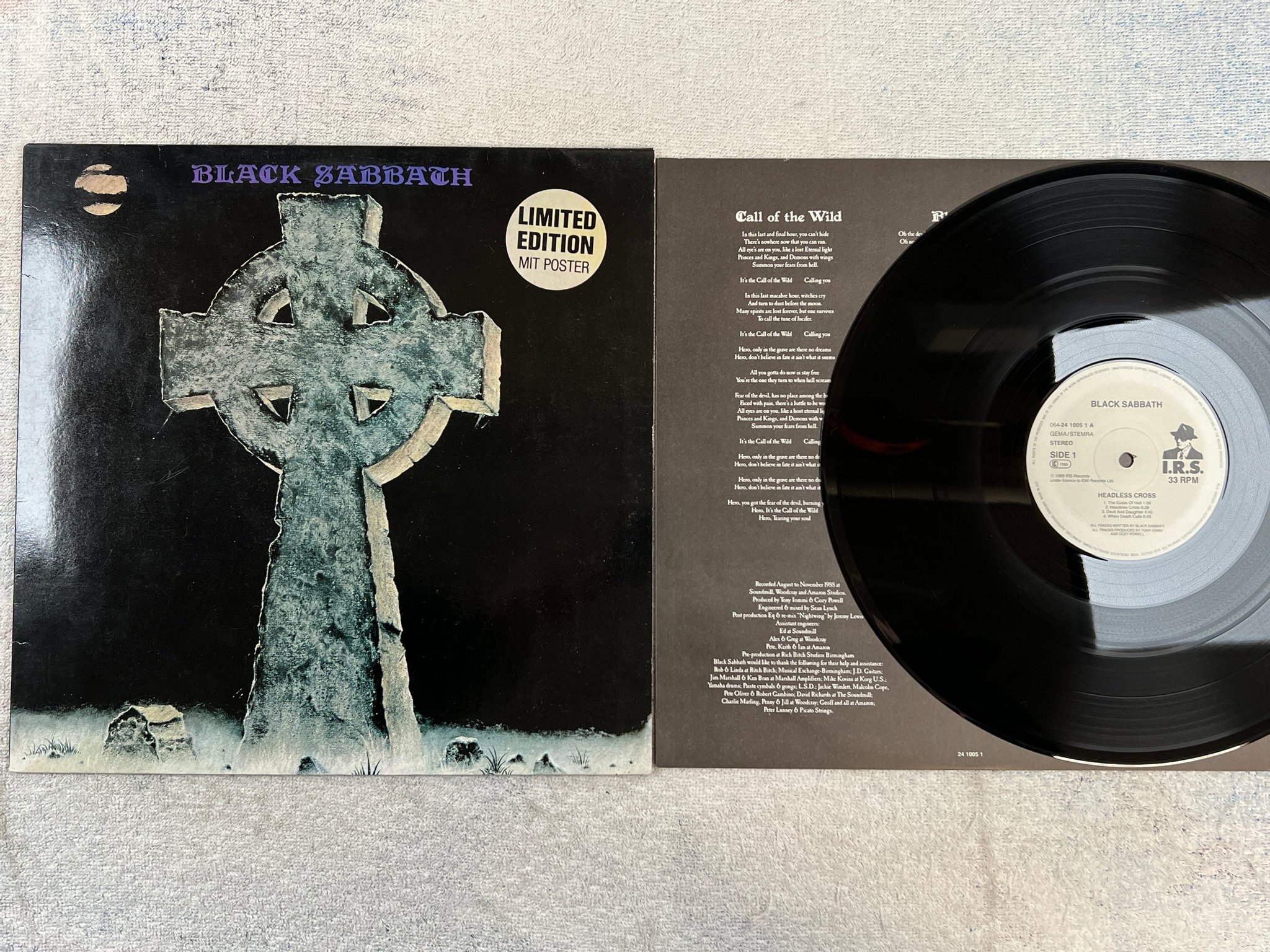 Omslagsbild för skivan BLACK SABBATH headless cross LP -89 I.R.S. 064-24 1005 1 w/ poster ** YEAH **
