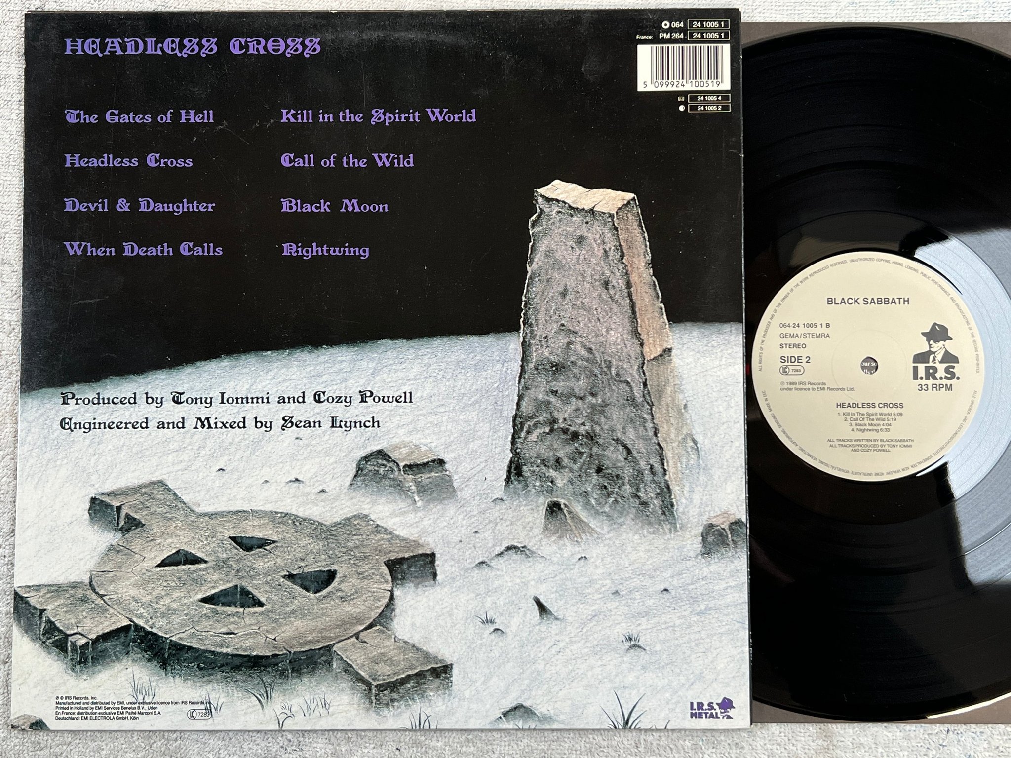 Omslagsbild för skivan BLACK SABBATH headless cross LP -89 I.R.S. 064-24 1005 1 w/ poster ** YEAH **