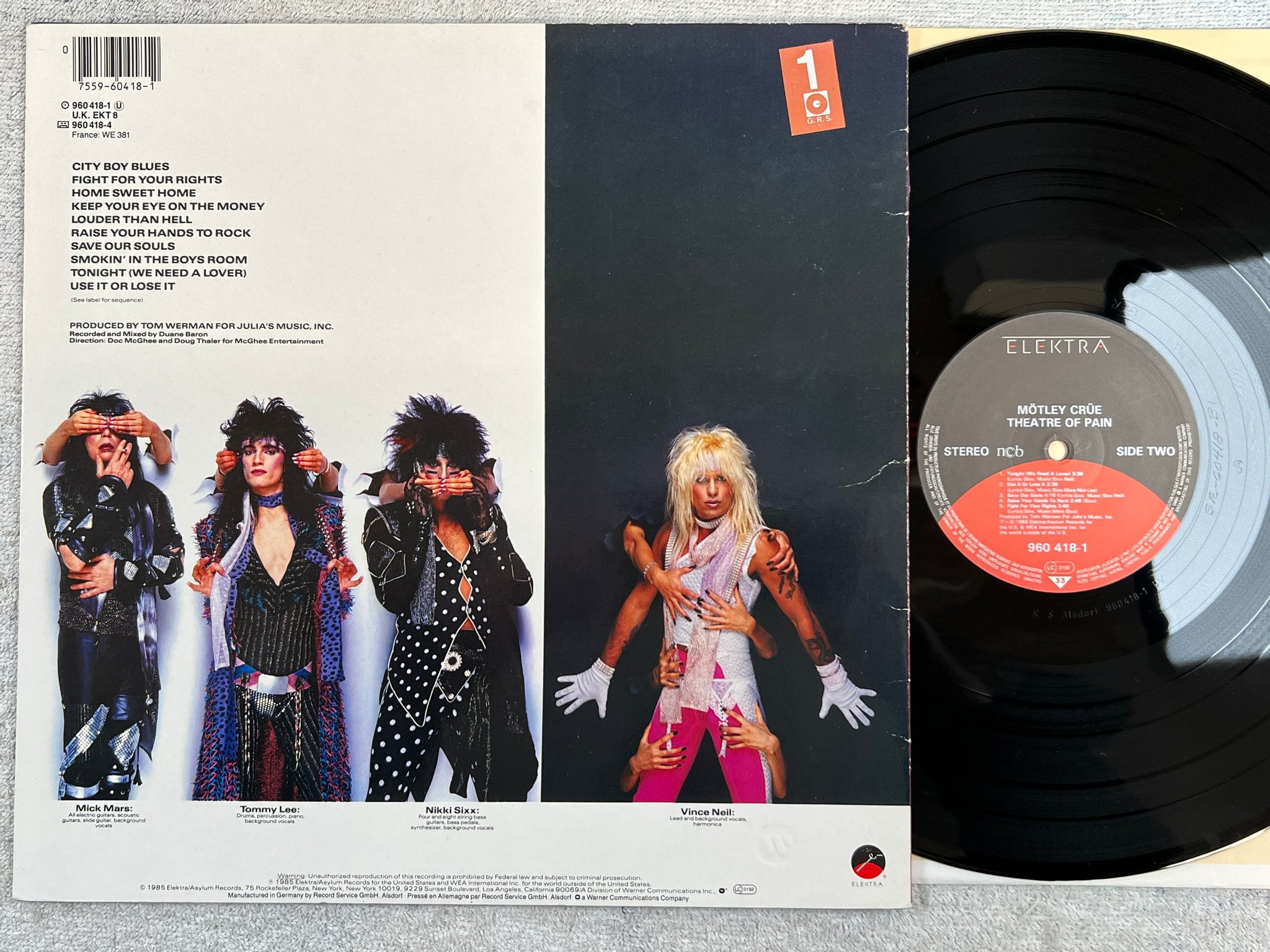 Omslagsbild för skivan MÖTLEY CRÜE theatre of pain LP -85 ncb ELEKTRA 960 418-1