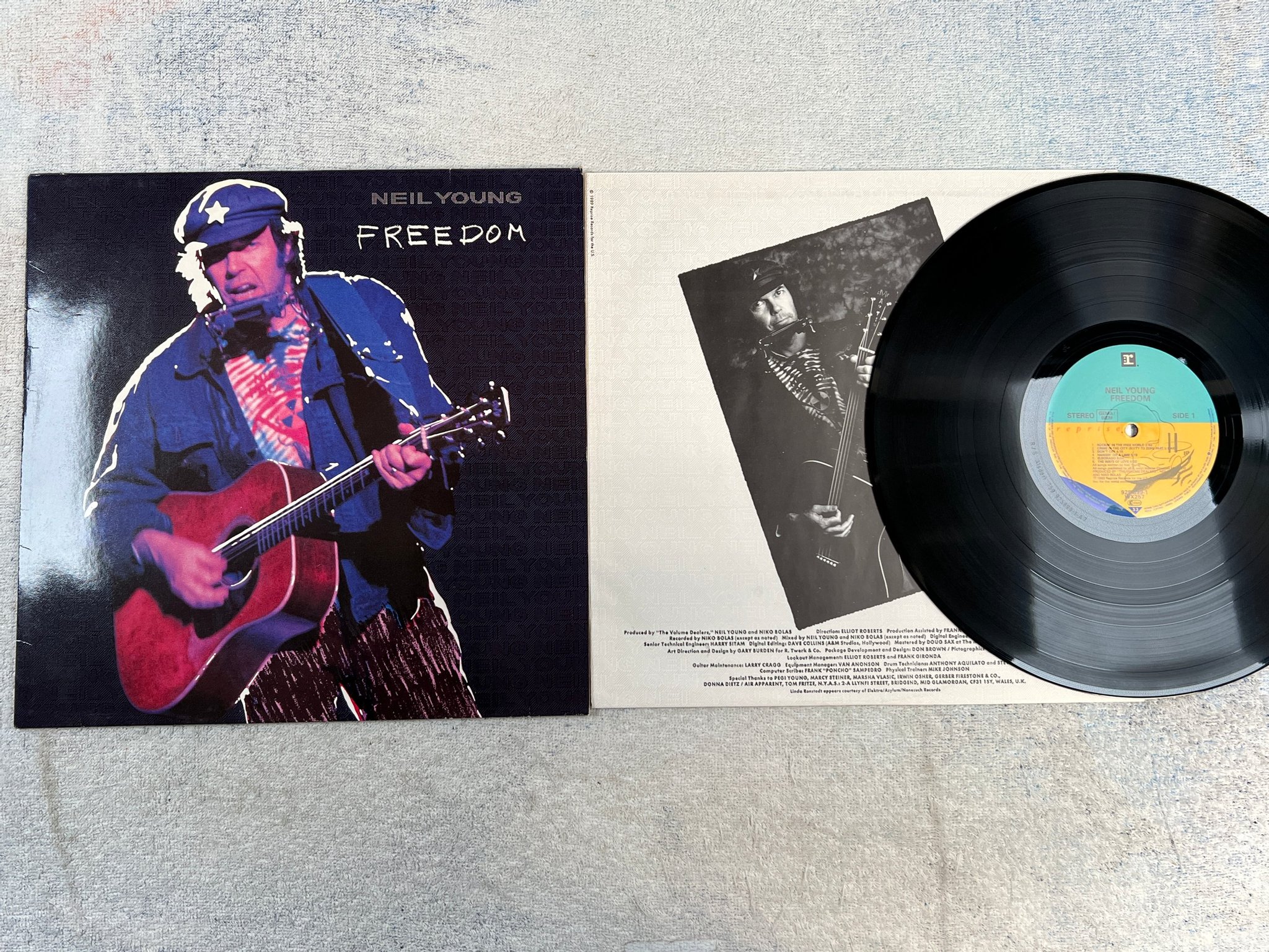 Omslagsbild för skivan NEIL YOUNG freedom LP -89 REPRISE 925 899-1 