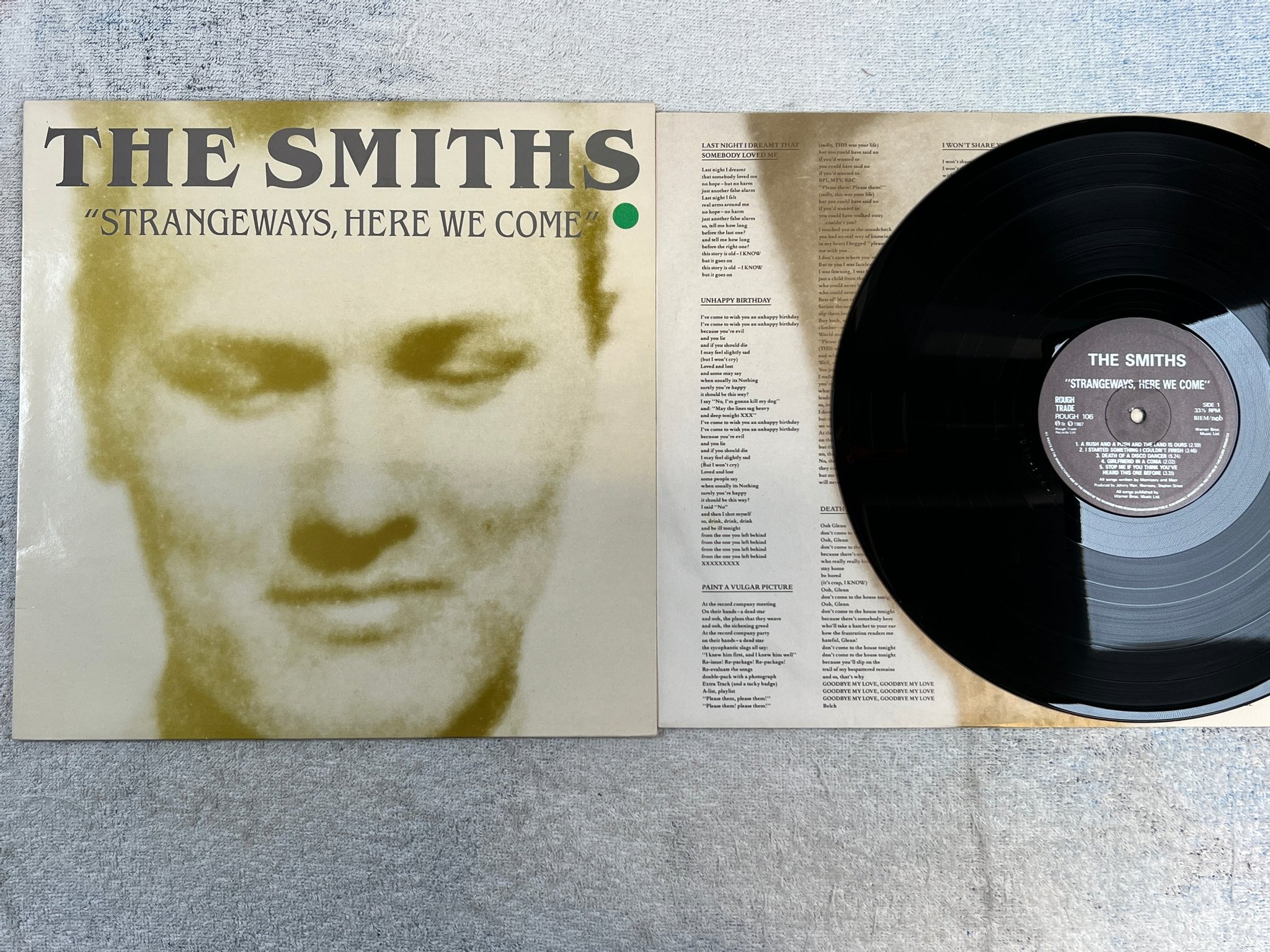 Omslagsbild för skivan THE SMITHS strangeways, here we come LP -87 ncb ROUGH TRADE 106