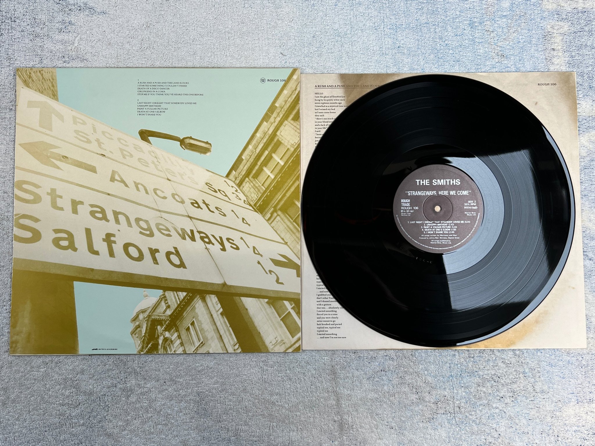 Omslagsbild för skivan THE SMITHS strangeways, here we come LP -87 ncb ROUGH TRADE 106