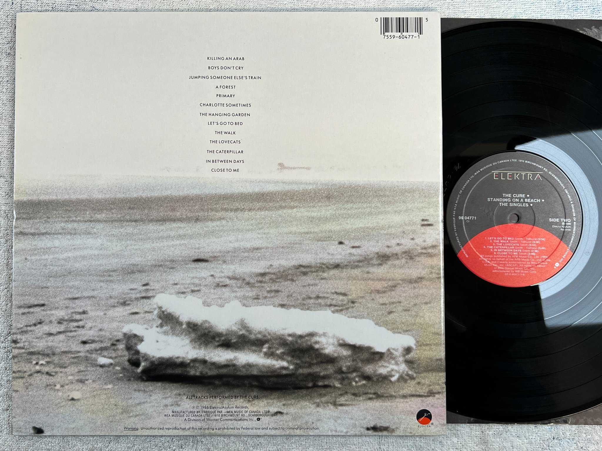 Omslagsbild för skivan THE CURE Standing On A Beach LP -86 Can ELEKTRA 96 04771