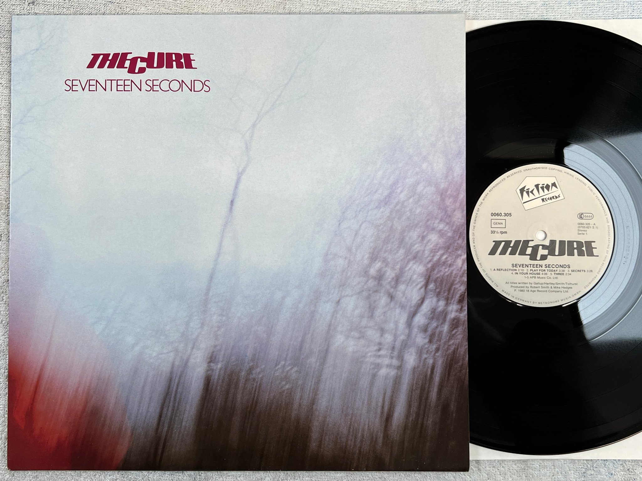 Omslagsbild för skivan THE CURE seventeen seconds LP -80 Ger FICTION 0060.305 