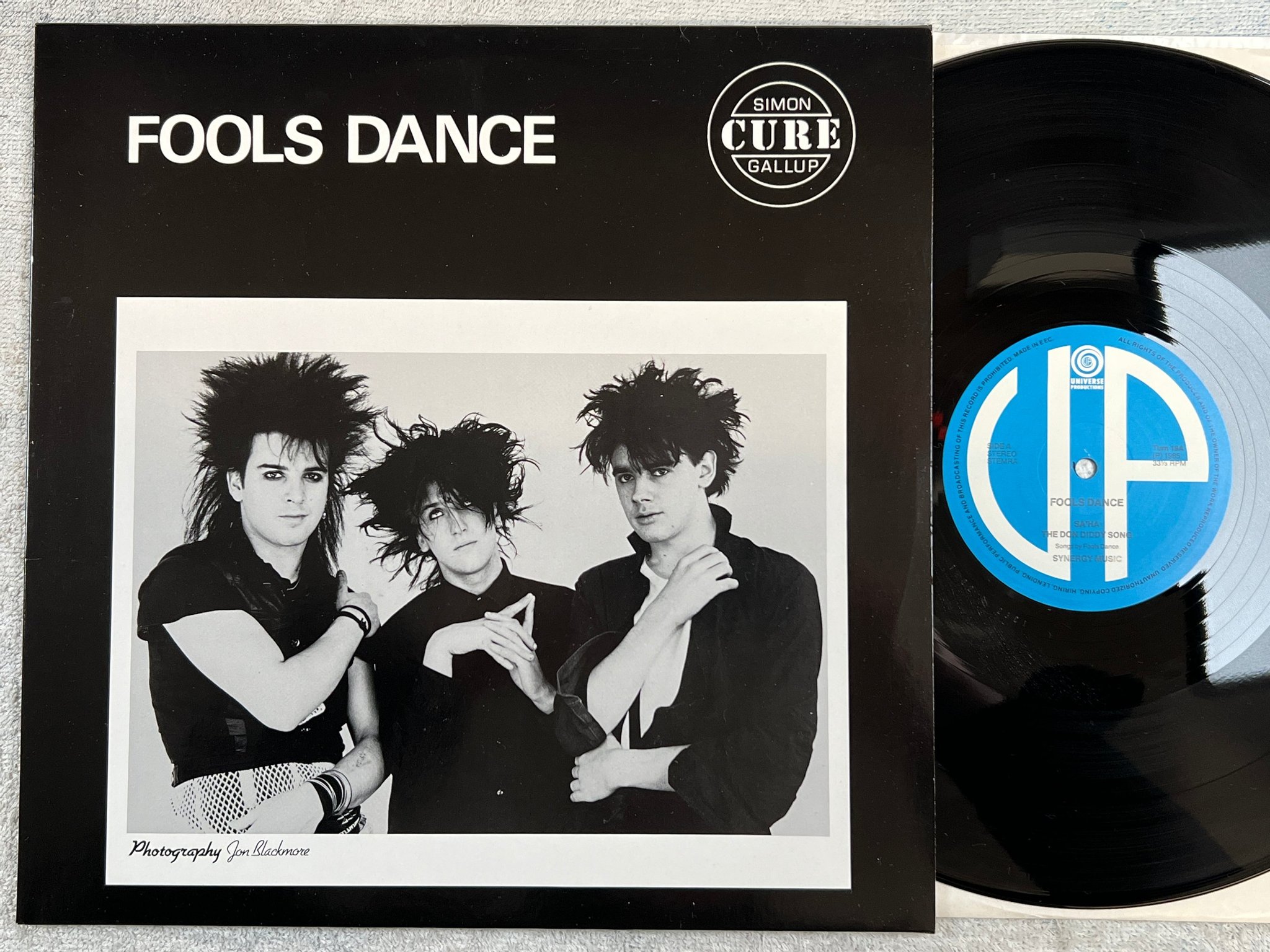 Omslagsbild för skivan FOOLS DANCE s/t  12"ep -85 Hol UNIVERSE TURN 19
