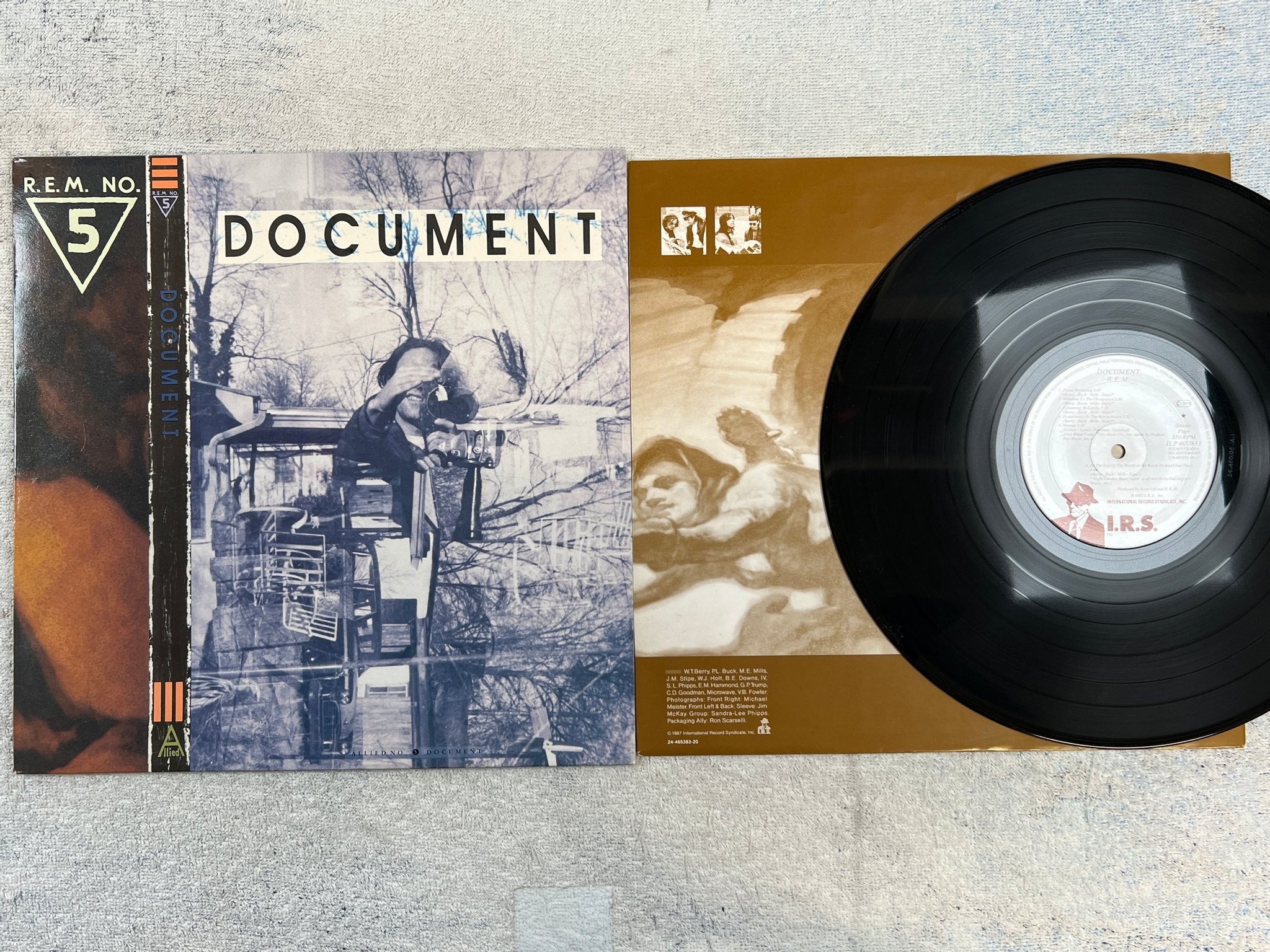 Omslagsbild för skivan R.E.M. document LP -87 Hol I.R.S. ILP 4653831