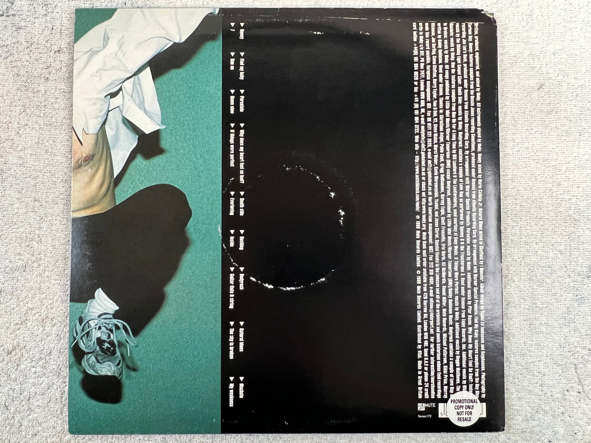 Omslagsbild för skivan MOBY play 2xLP -99 UK MUTE STUMM 172 ** Rare **