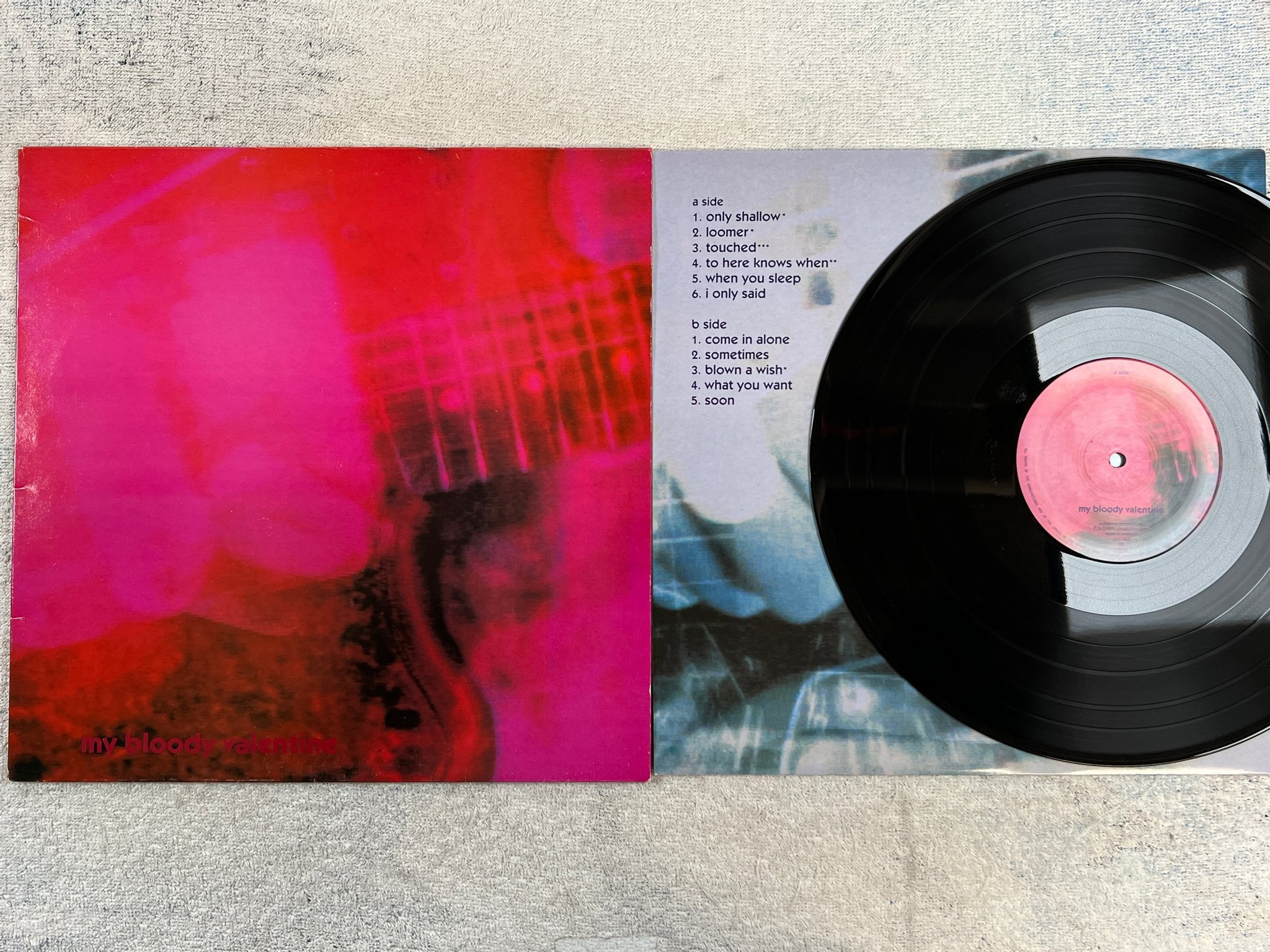 Omslagsbild för skivan MY BLOODY VALENTINE Loveless LP -91 UK CREATION crelp 060 ** mega rare **