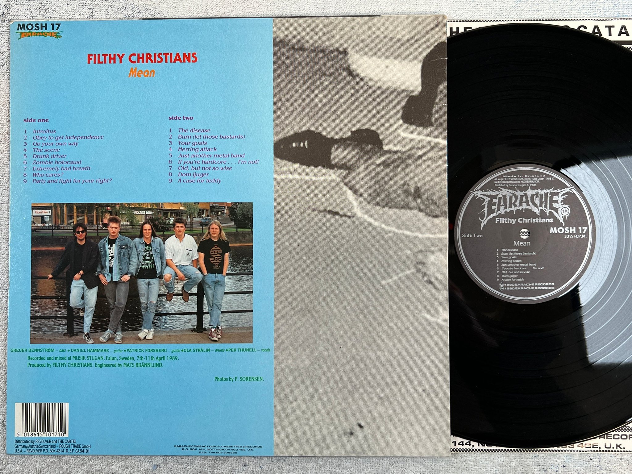 Omslagsbild för skivan FILTHY CHRISTIANS Mean LP -90 UK EARACHE MOSH 17 gtindcore