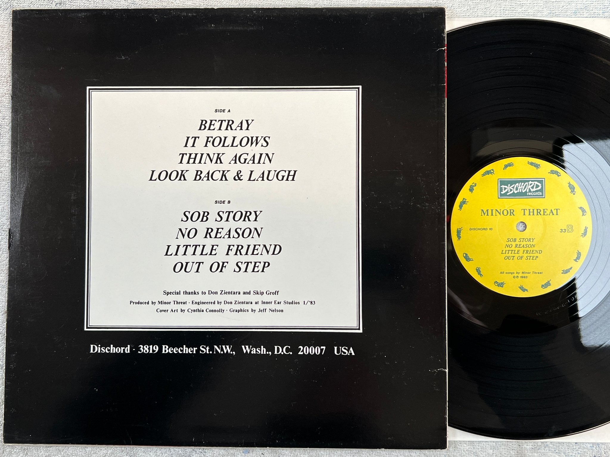 Omslagsbild för skivan MINOR THREAT out of step 12"ep -83 UK DISCHORD Dischord 10 punk