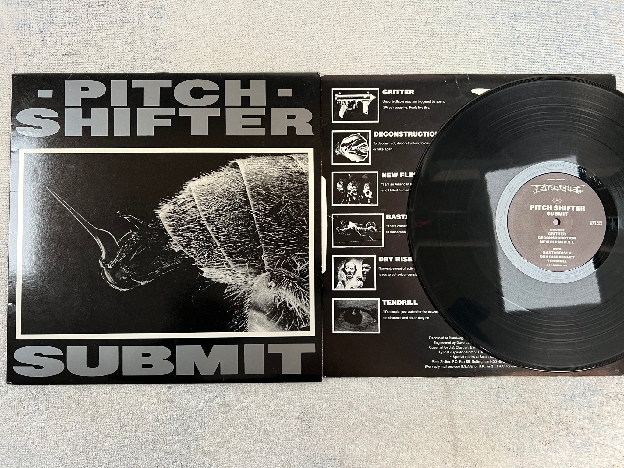 Omslagsbild för skivan PITCH SHIFTER submit LP -92 UK EARACHE MOSH-66