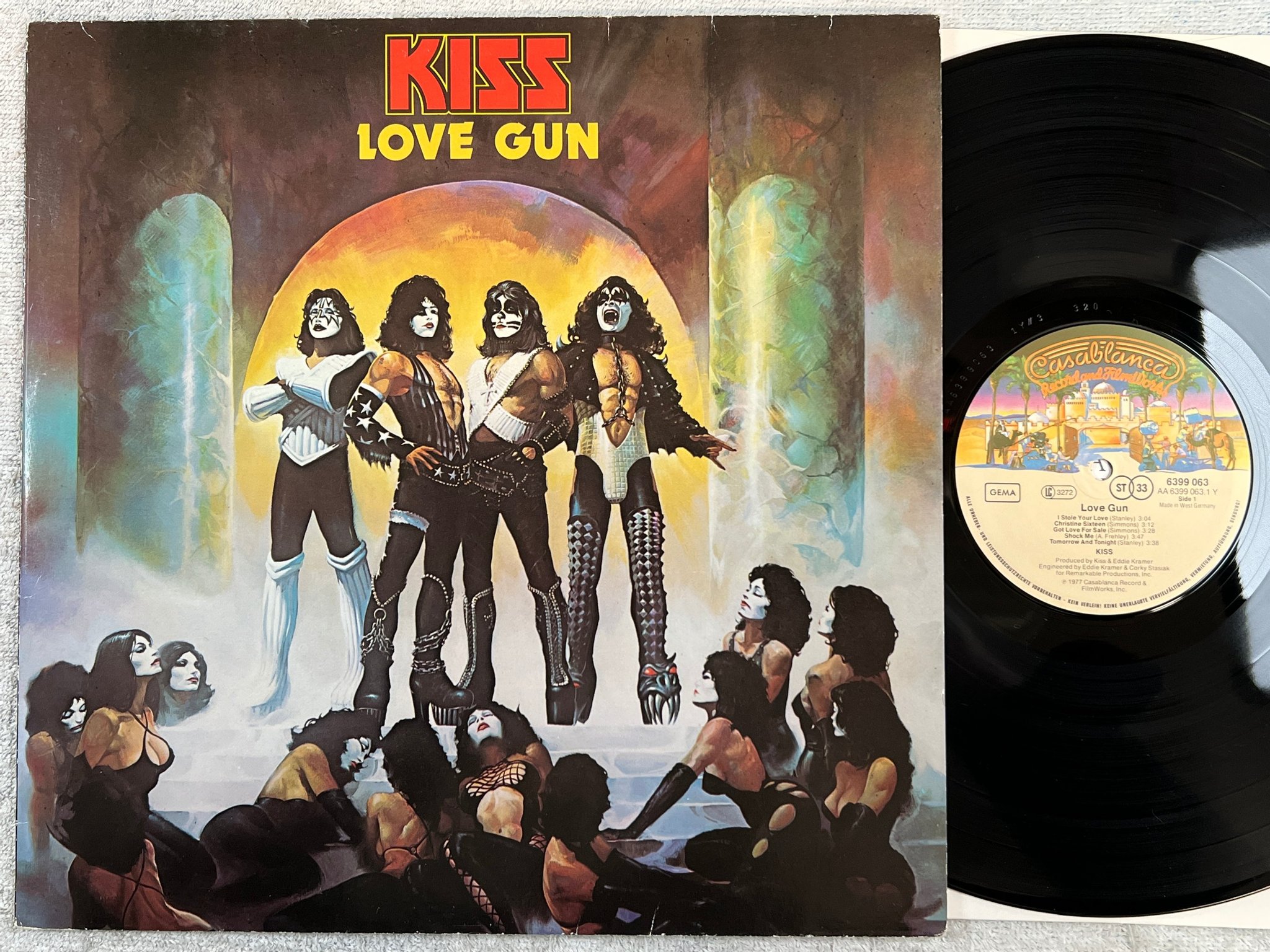Omslagsbild för skivan KISS love gun LP Ger CASABLANCA 6399 063