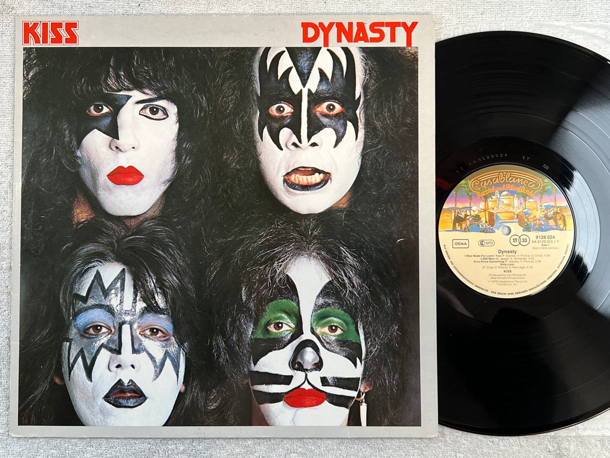Omslagsbild för skivan KISS dynasty LP Ger CASABLANCA 9128 024