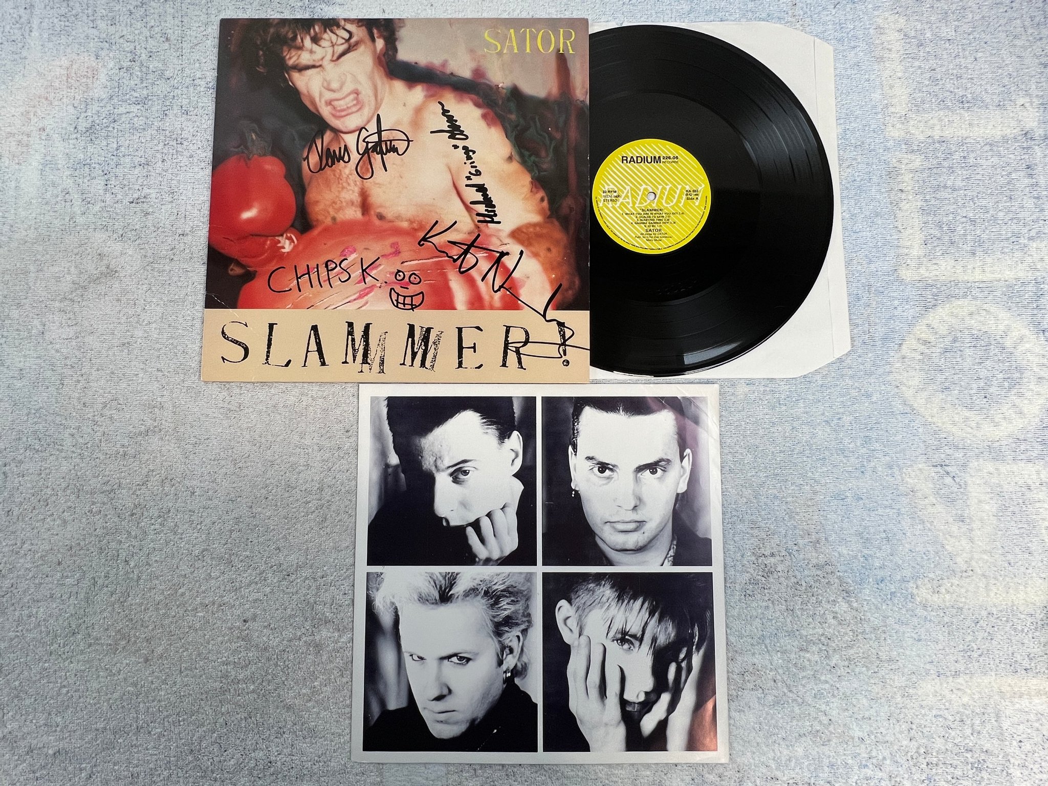 Omslagsbild för skivan SATOR slammer! LP -88 ncb RADIUM 226.05 RA 033 signed by band members !!