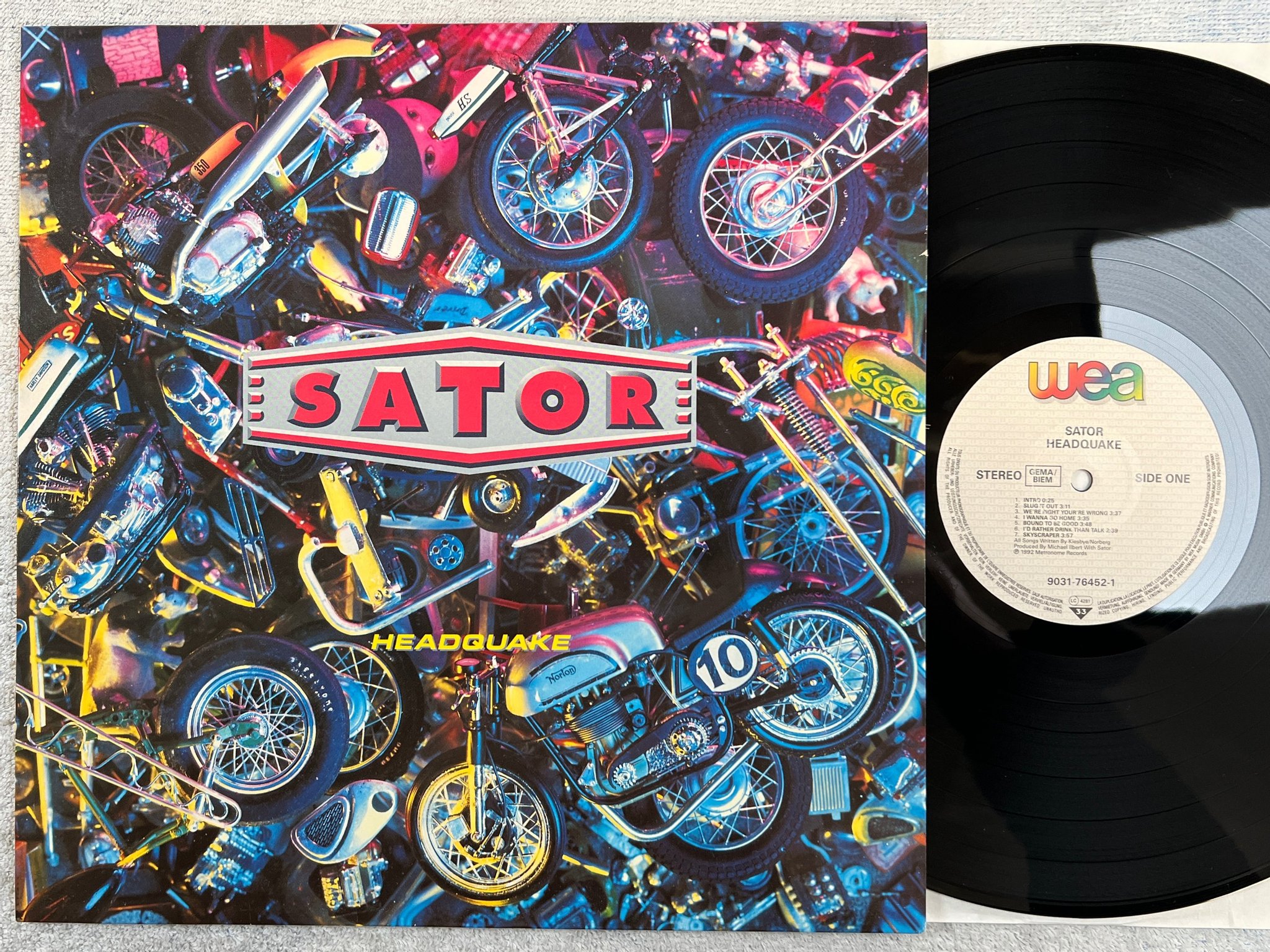 Omslagsbild för skivan SATOR Headquake LP -92 WEA 9031-76452-1 alternative rock 