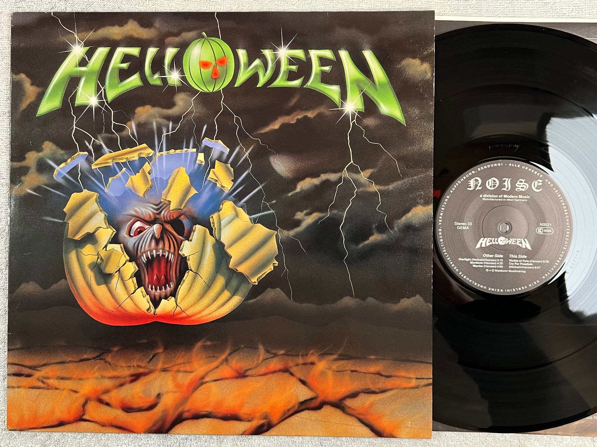 Omslagsbild för skivan HELLOWEEN s/t 12"ep -85 Ger NOISE N 0021 speed metal
