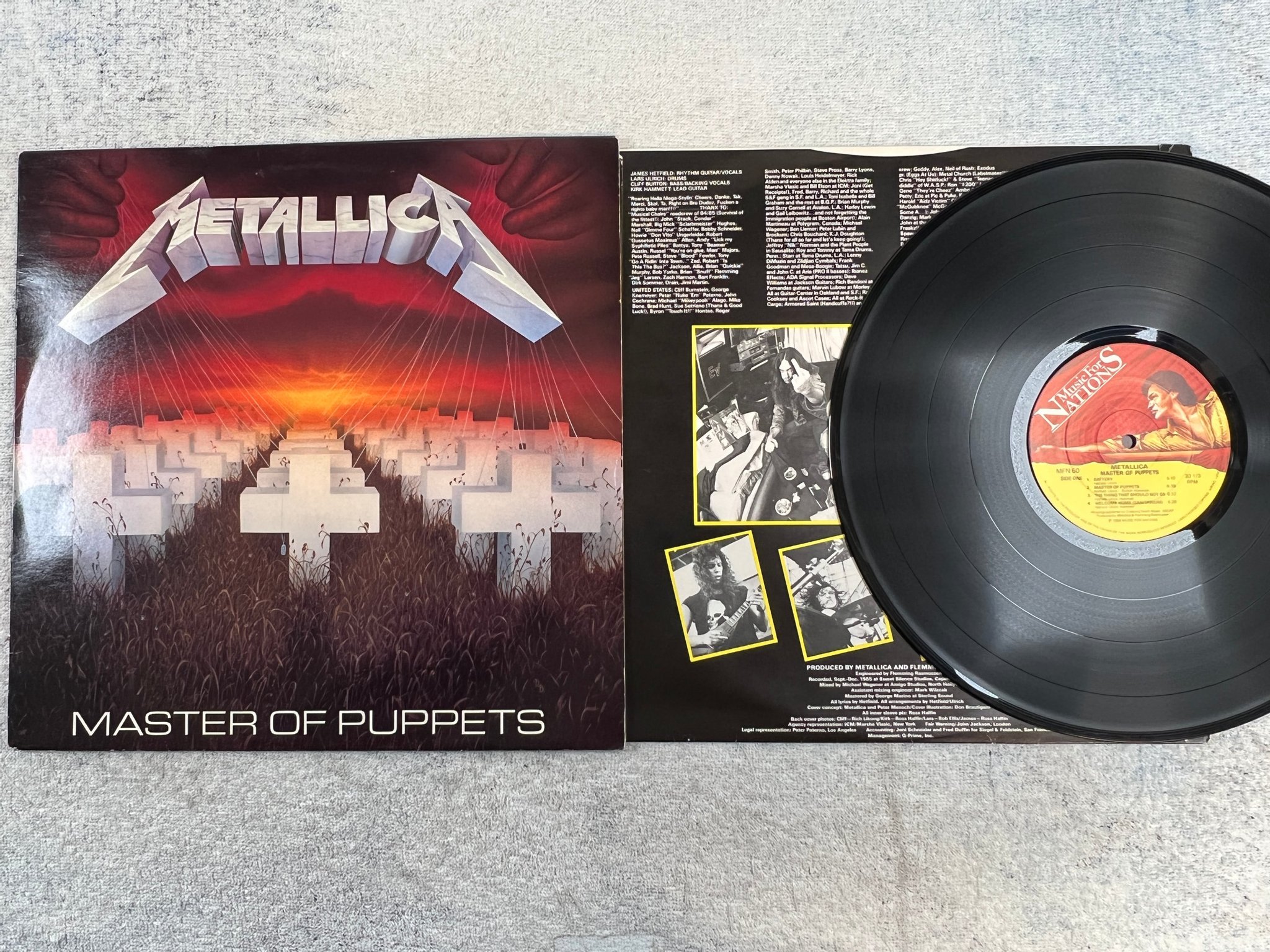 Omslagsbild för skivan METALLICA master of puppets LP -86 UK music for nations MFN 60  