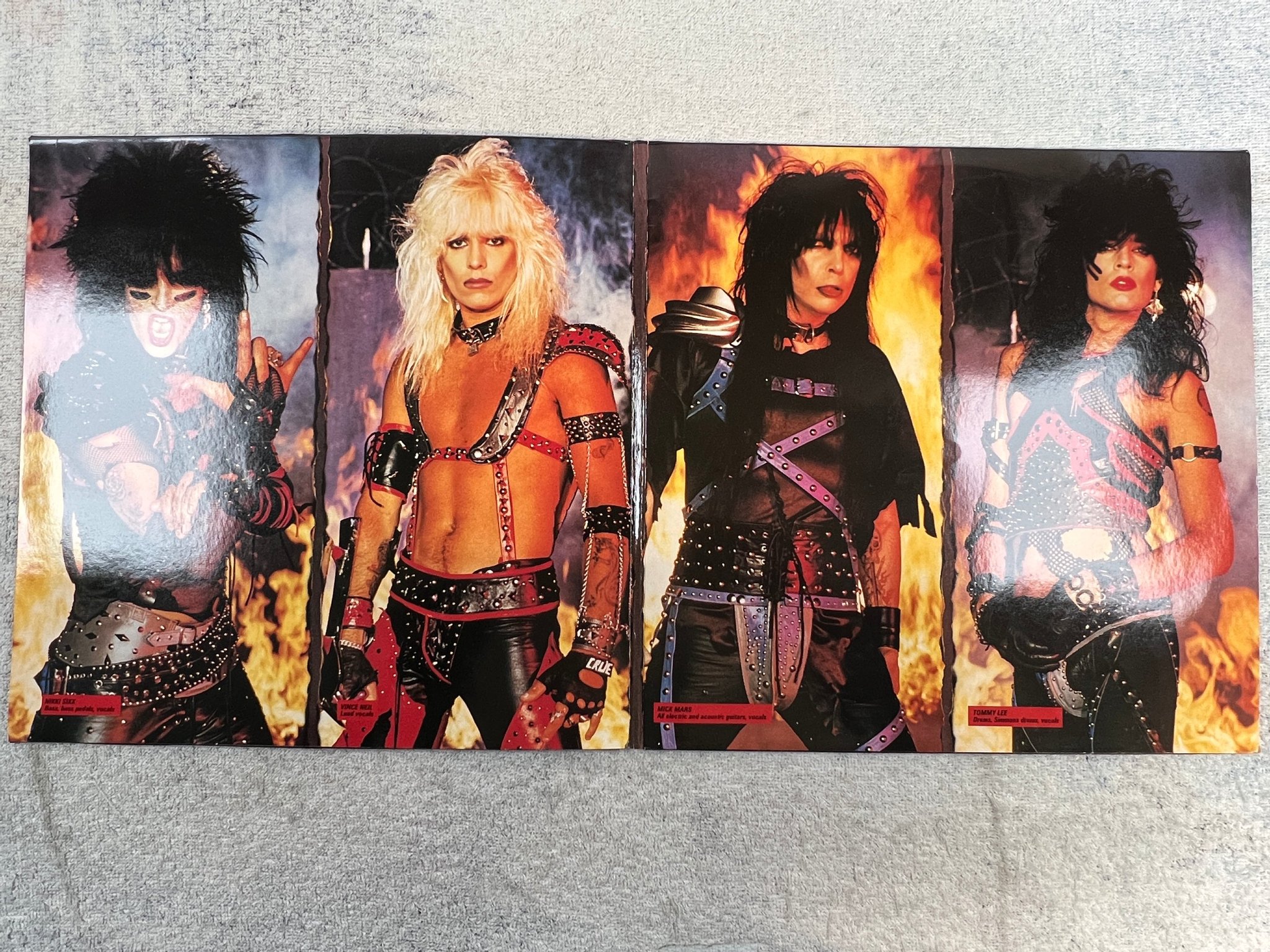 Omslagsbild för skivan MÖTLEY CRÜE Shout At The Devil LP re ELEKTRA 96 0289-1