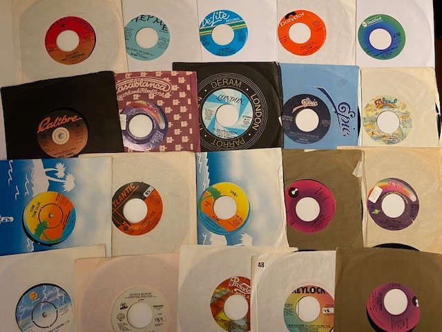 Omslagsbild för skivan 80 st singlar med Disco, soul & funk till Nyårsfesten !!!