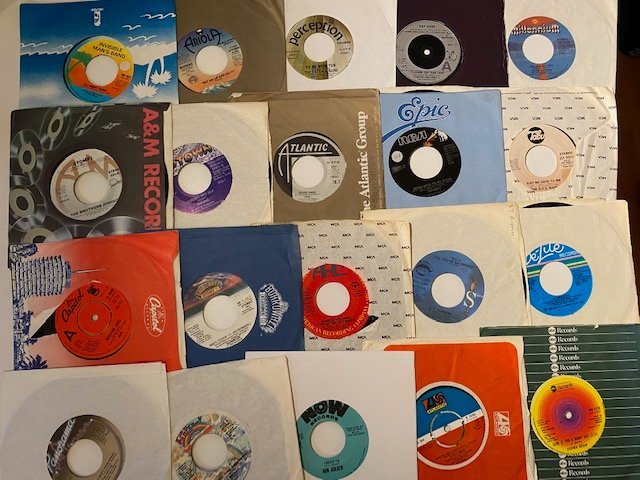 Omslagsbild för skivan 80 st singlar med Disco, soul & funk till Nyårsfesten !!!