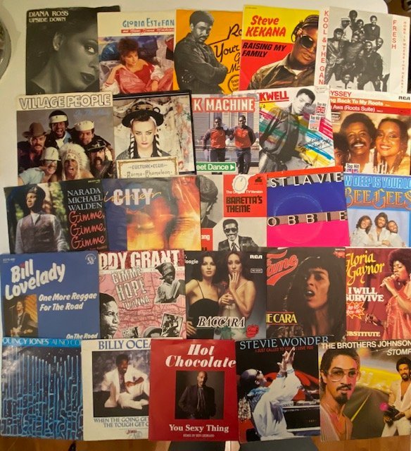 Omslagsbild för skivan 125+ st singlar mestadels disco / dance klassiker till Nyårsfesten ! ! ! 