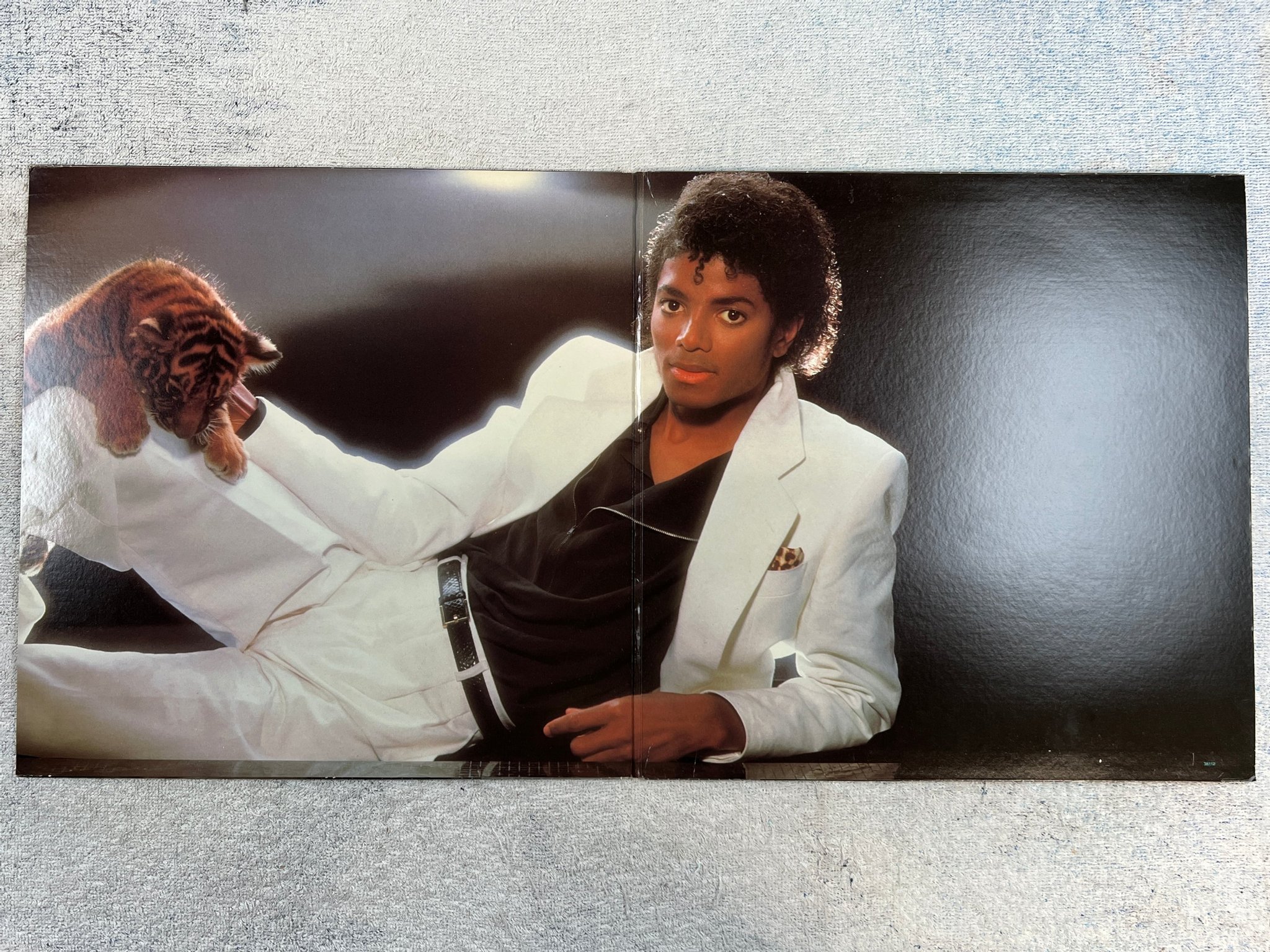 Omslagsbild för skivan MICHAEL JACKSON thriller LP -82 US EPIC BL 38112 **** No 1 ****