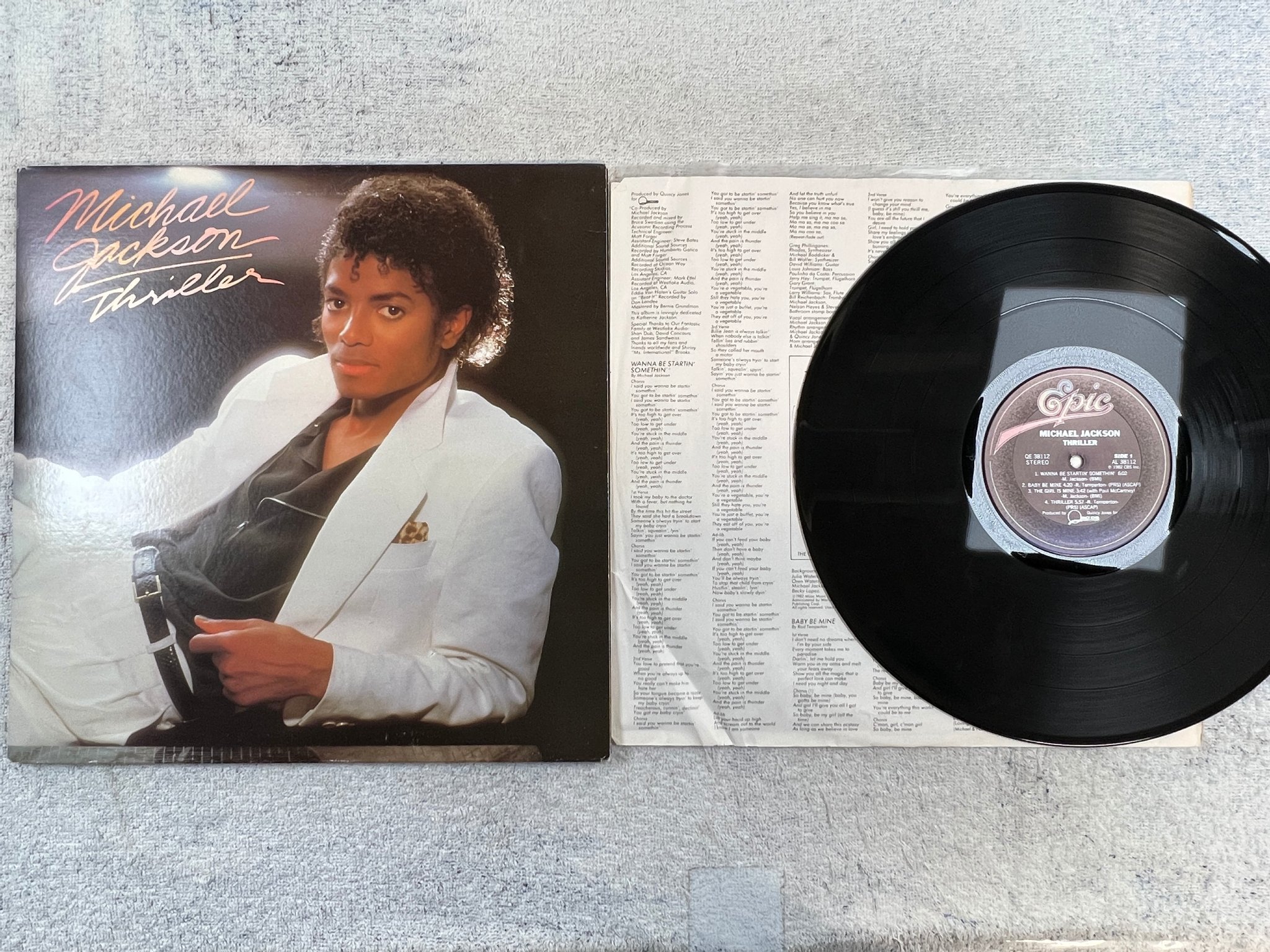 Omslagsbild för skivan MICHAEL JACKSON thriller LP -82 US EPIC BL 38112 **** No 1 ****