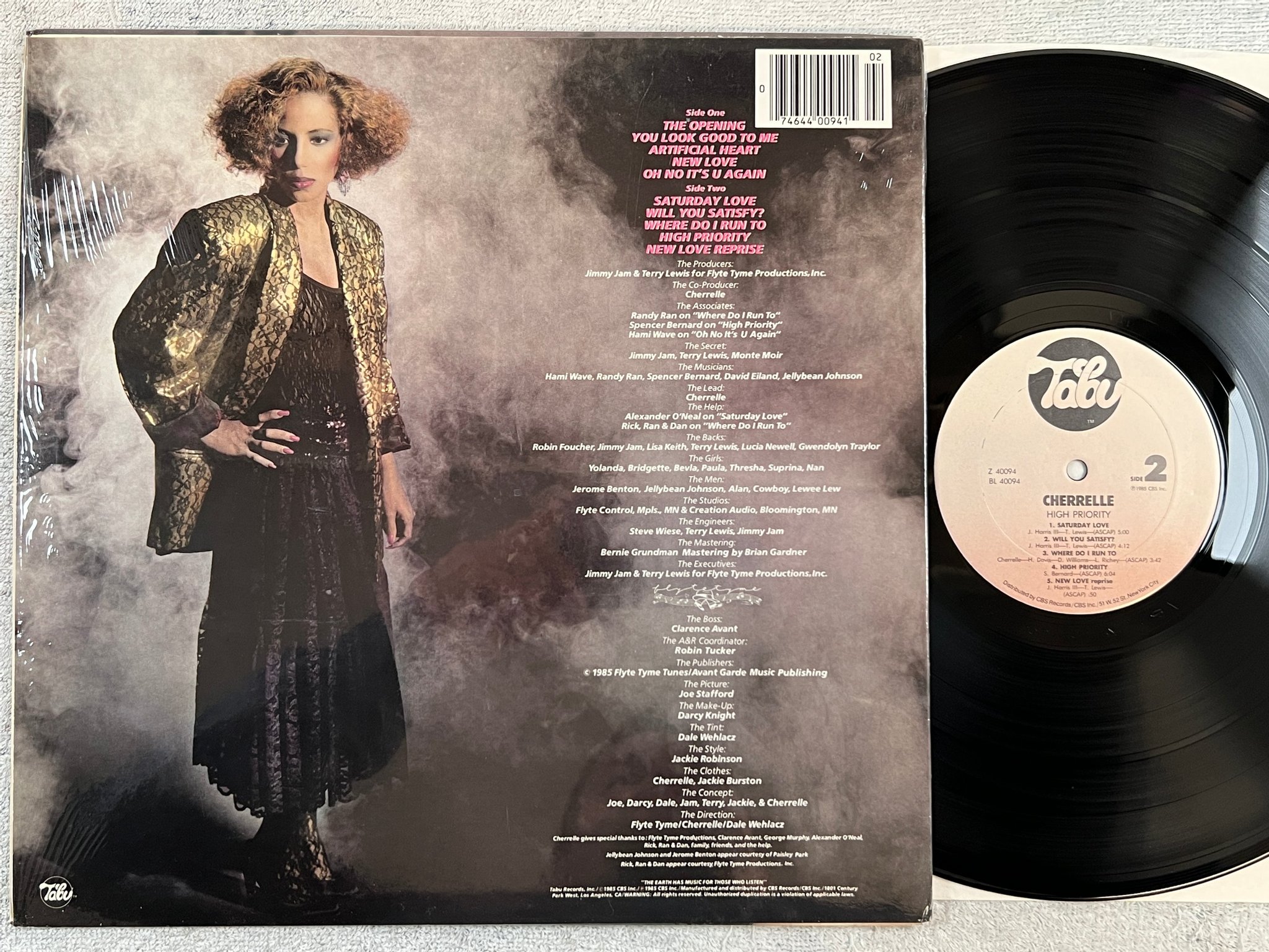 Omslagsbild för skivan CHERRELLE High Priority LP US tabu Z 40094 "Saturday love"