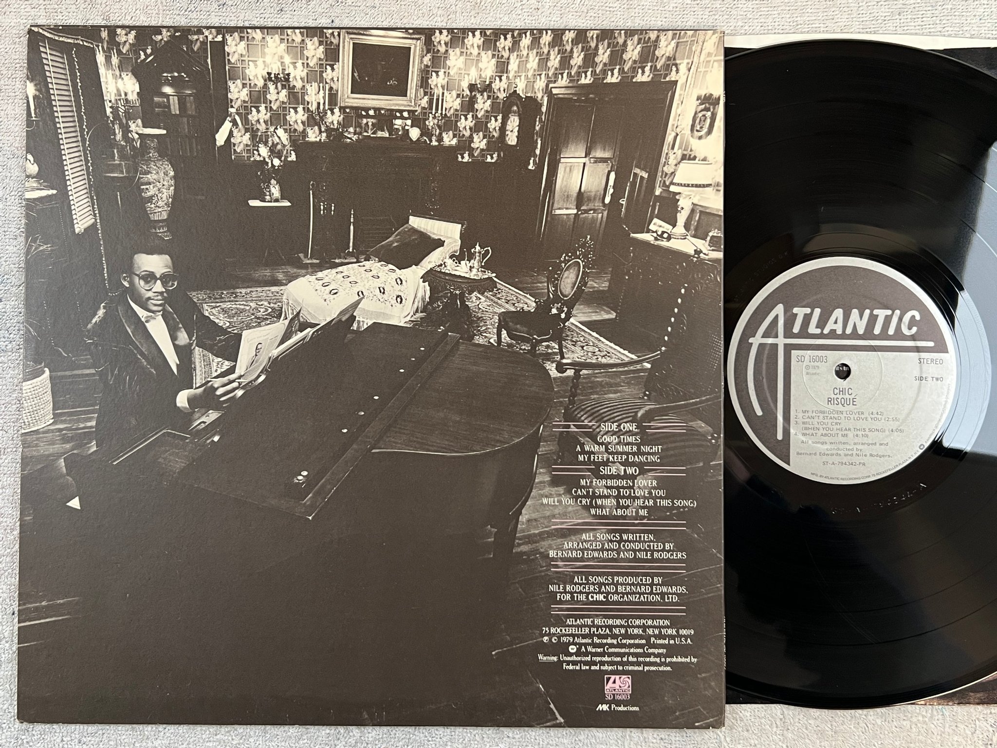 Omslagsbild för skivan CHIC risque LP -79 US ATLANTIC SD 16003 ""my forbidden lover"