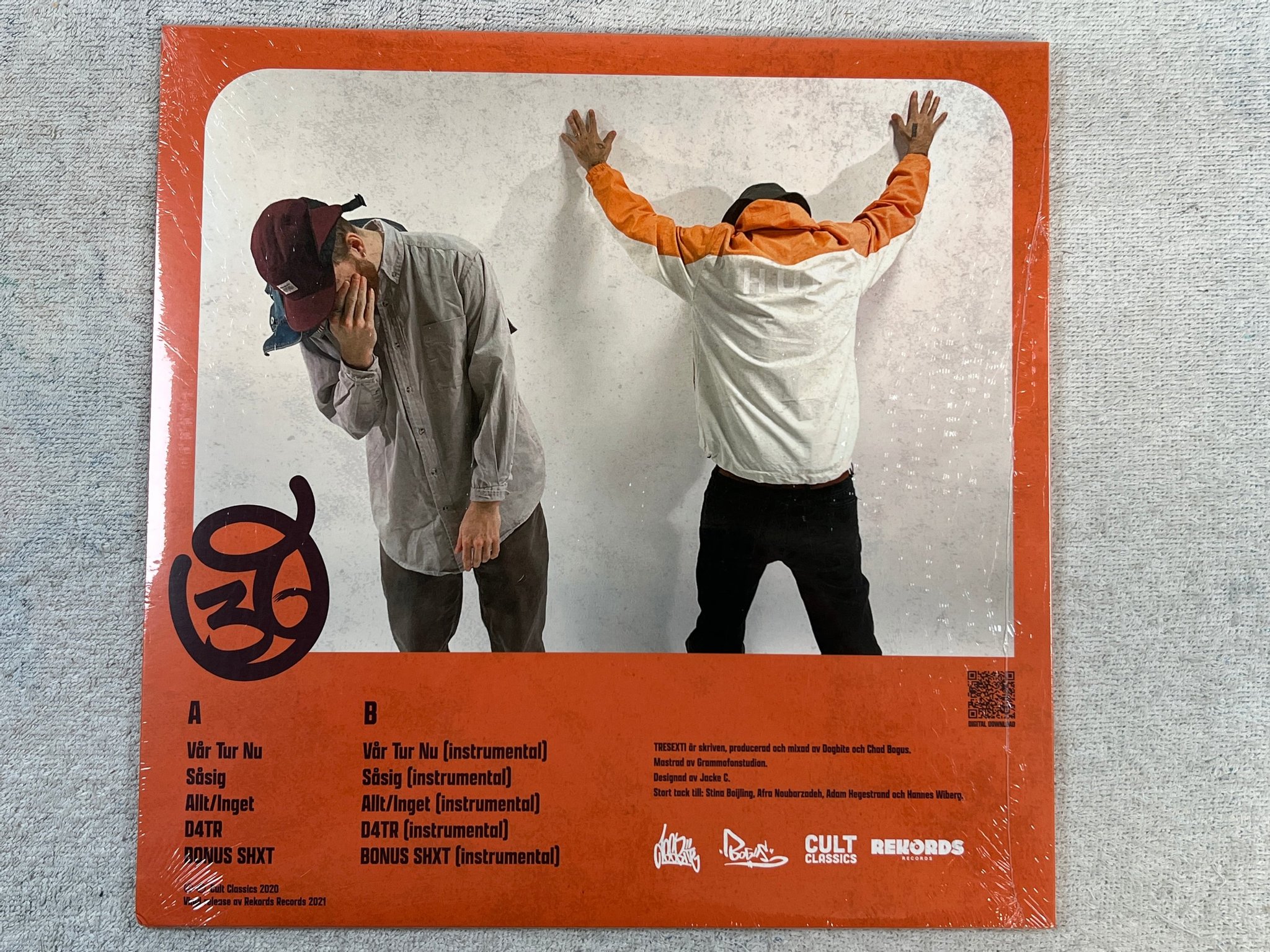 Omslagsbild för skivan DOGBITE  & CHAD BOGUS tresexti LP -2021 REKORDS REKREC022 sealed