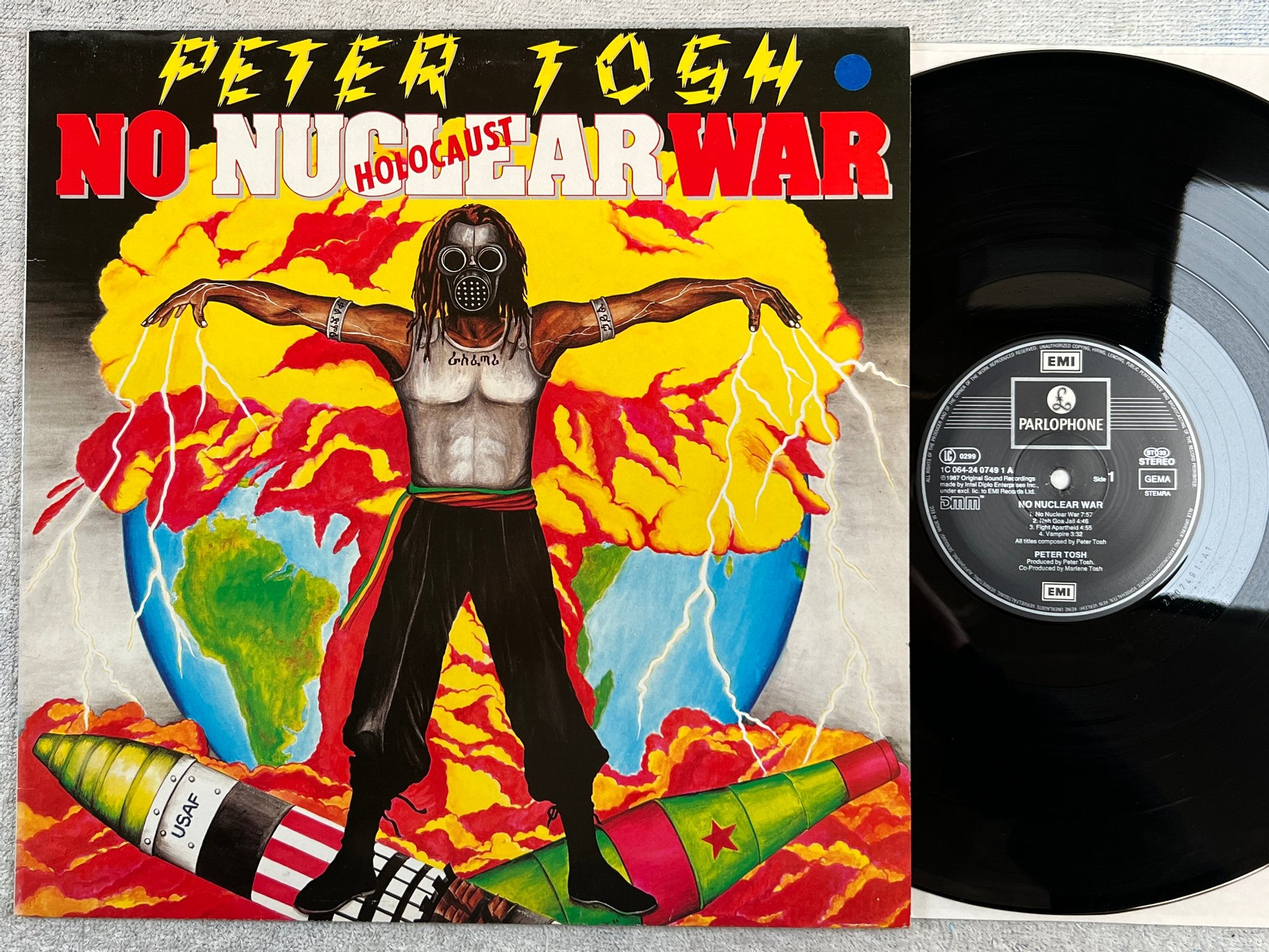 Omslagsbild för skivan PETER TOSH no nuclear war LP -87 EMI / PARLOPHONE 1C 064-2407491