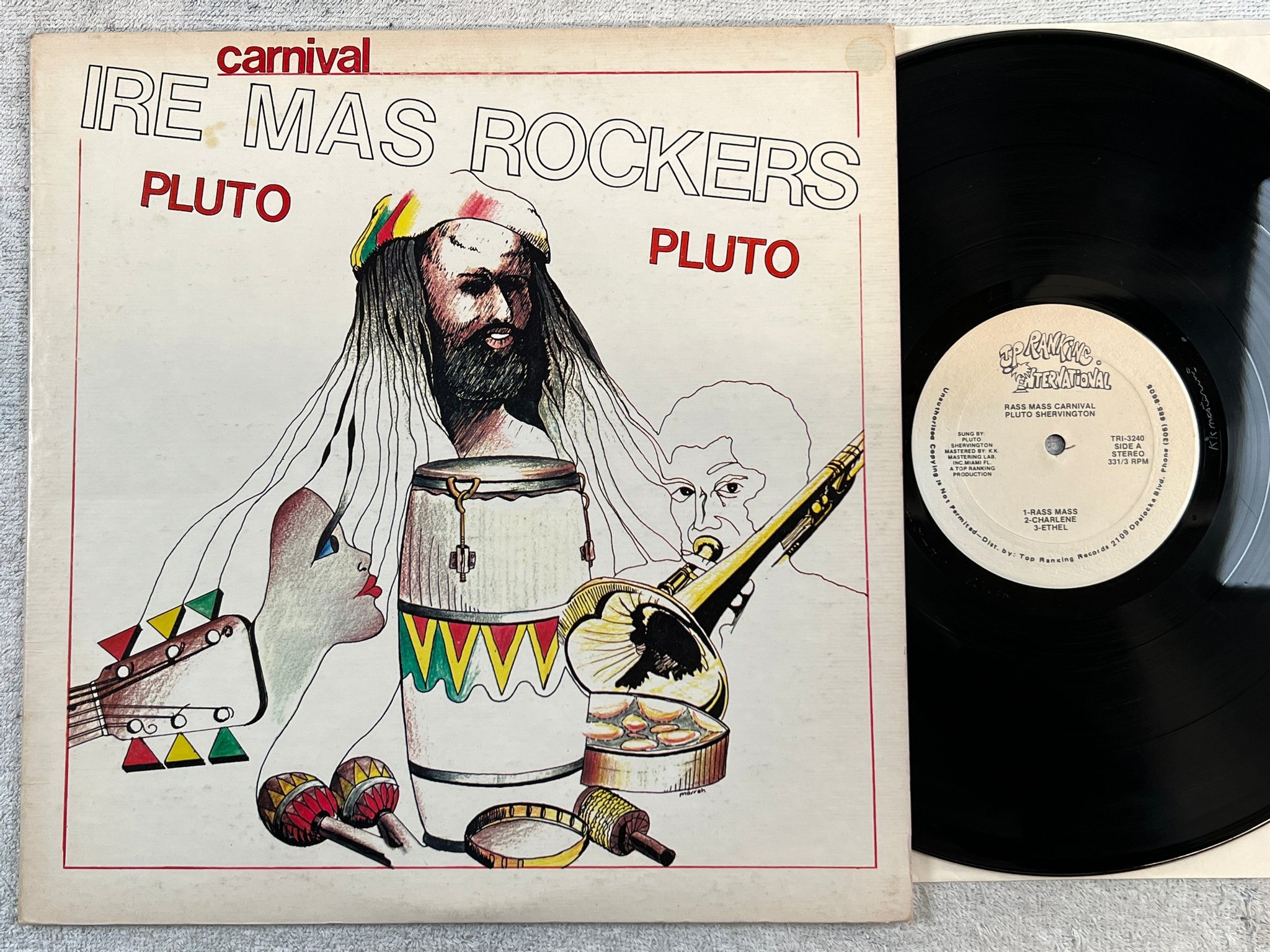 Omslagsbild för skivan PLUTO SHERVINGTON rass mass carnival LP US   TRI-3240  "VAMPIRE YEAR"