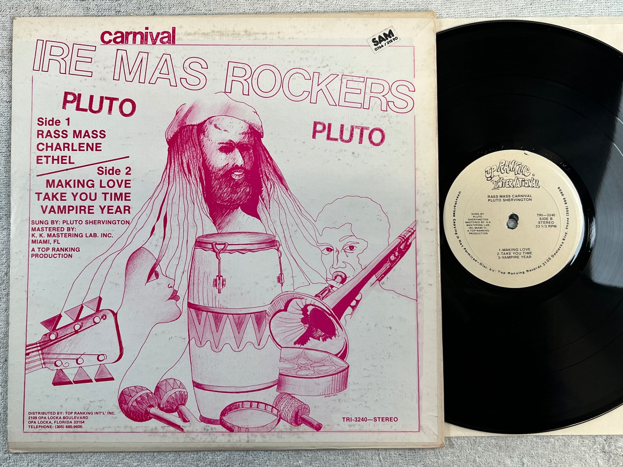 Omslagsbild för skivan PLUTO SHERVINGTON rass mass carnival LP US   TRI-3240  "VAMPIRE YEAR"