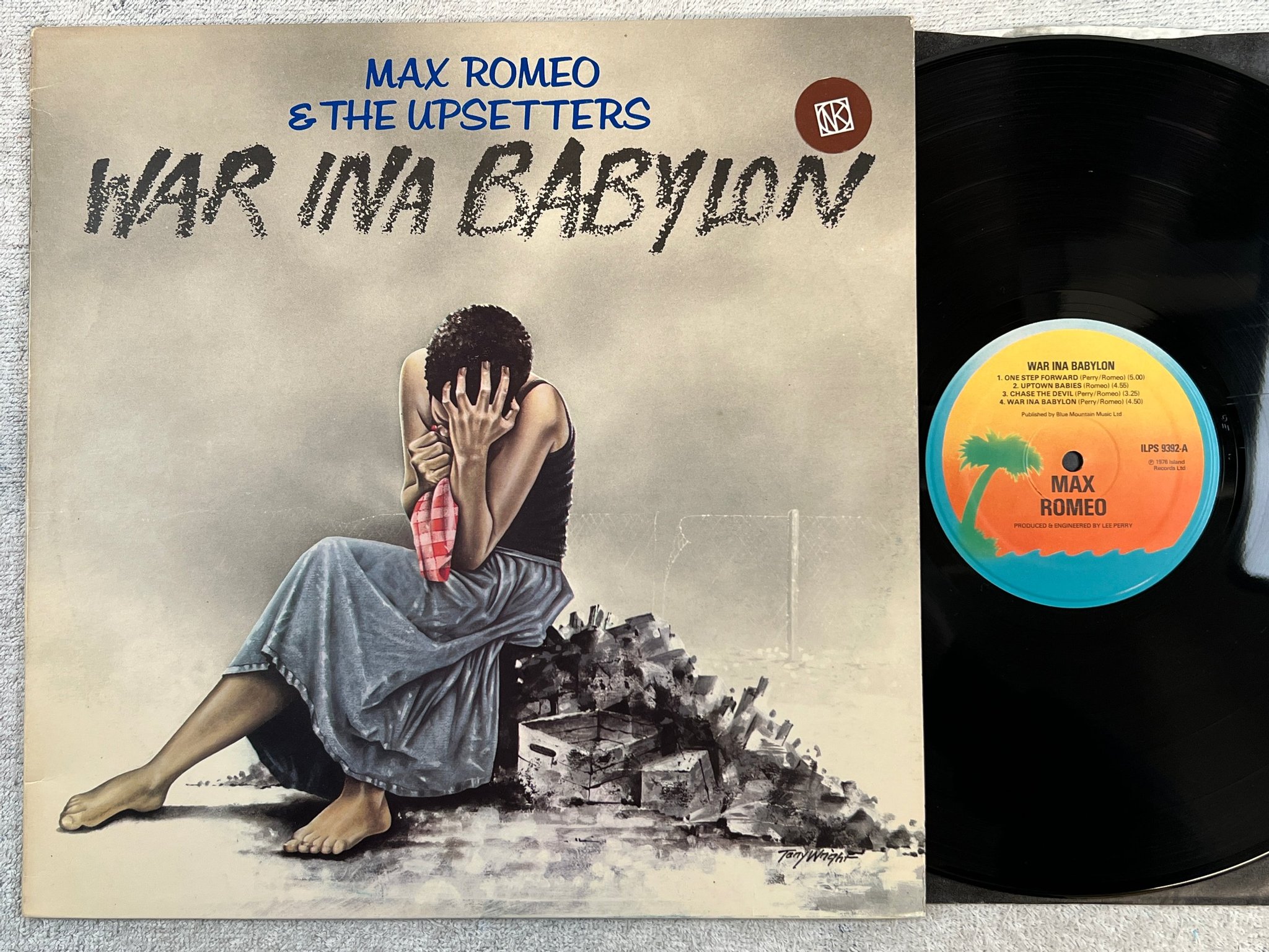 Omslagsbild för skivan MAX ROMEO war ina Babylon LP UK ISLAND ILPS 9392