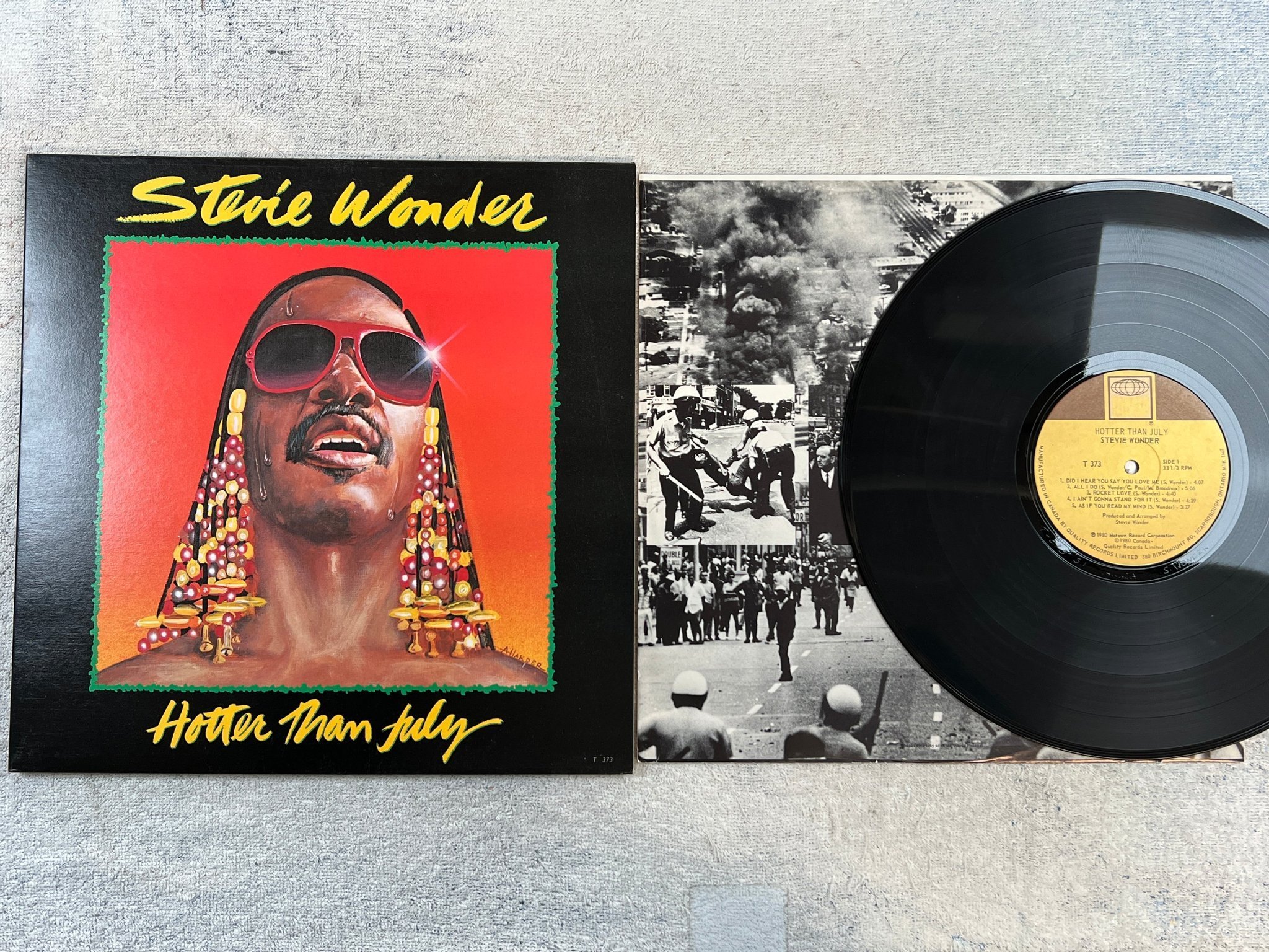 Omslagsbild för skivan STEVIE WONDER Hotter Than July LP -80 Can tamla T 373