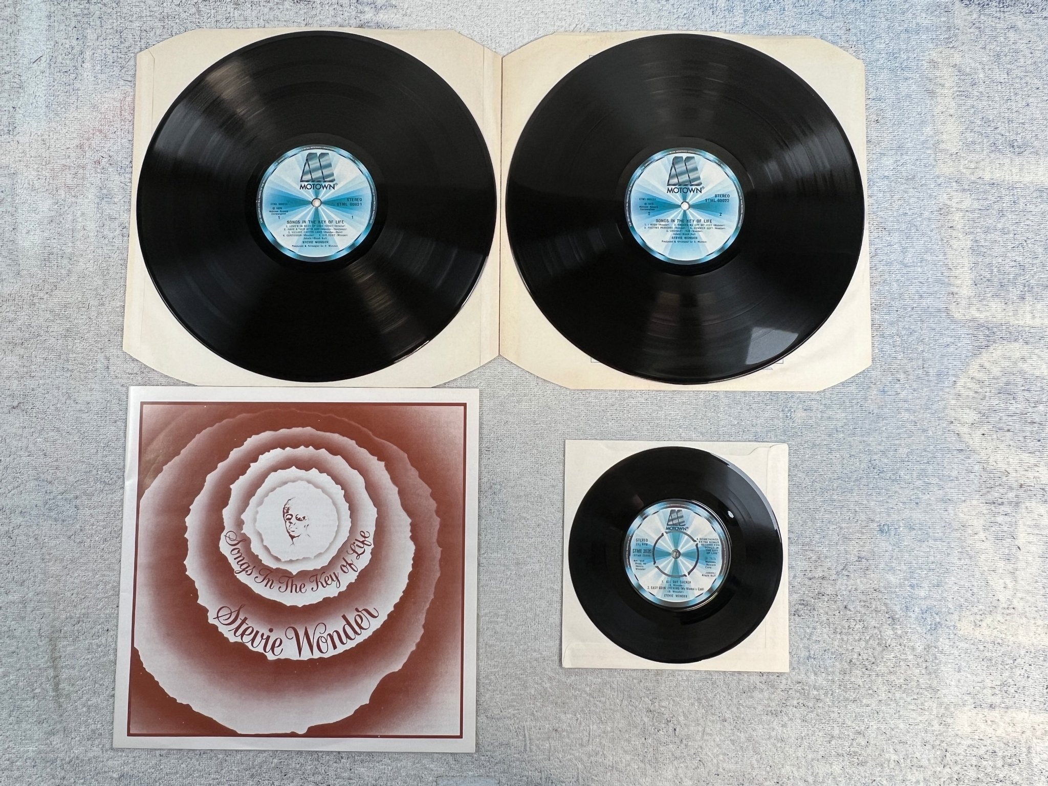 Omslagsbild för skivan STEVIE WONDER Songs In The Key Of Life 2xLP + 7"single UK MOTOWN stml 60021