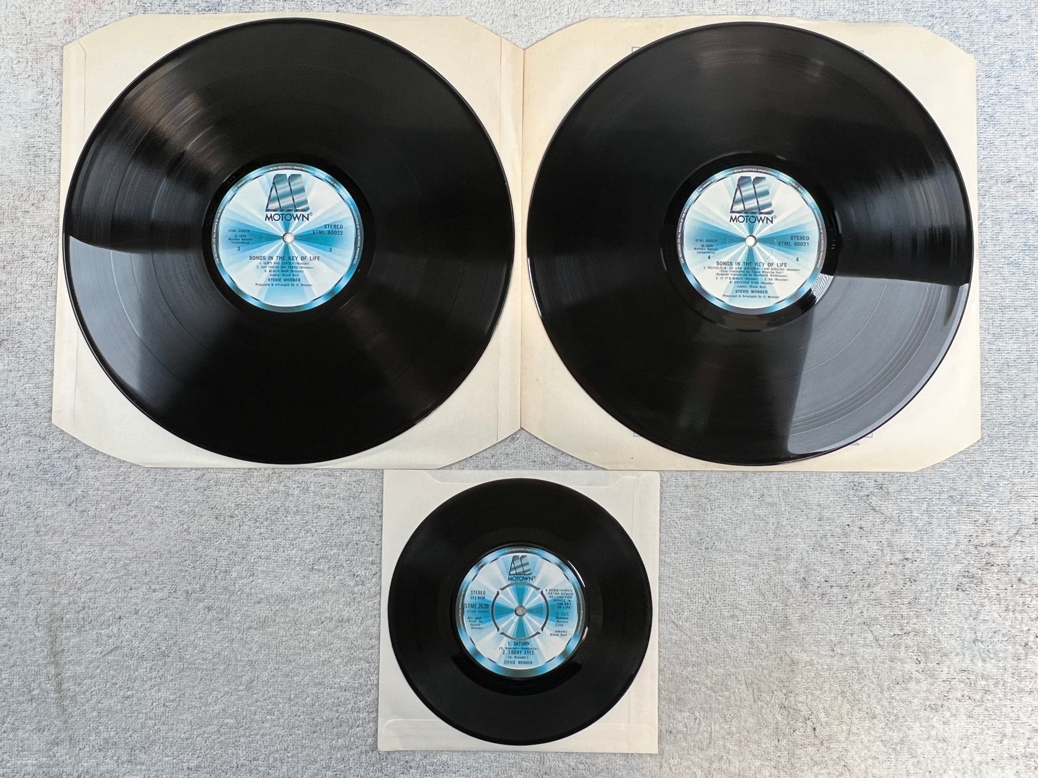 Omslagsbild för skivan STEVIE WONDER Songs In The Key Of Life 2xLP + 7"single UK MOTOWN stml 60021